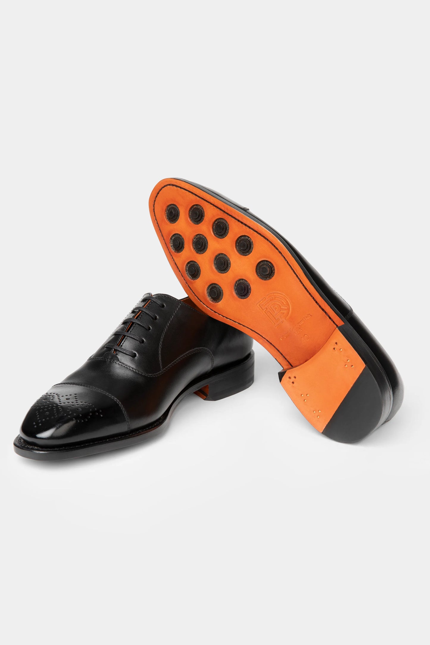 Pantofi Oxford cap toe negru din piele Florentinodelure cu talpă portocalie detaliată.