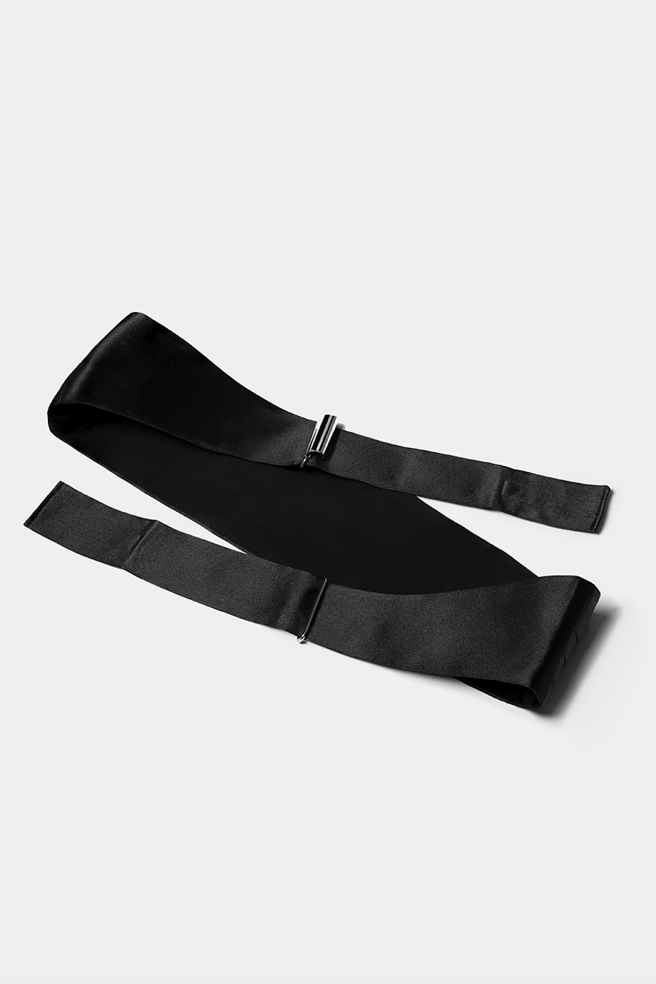 Plastron negru din mătase Florentinodelure, detaliu textură elegantă.