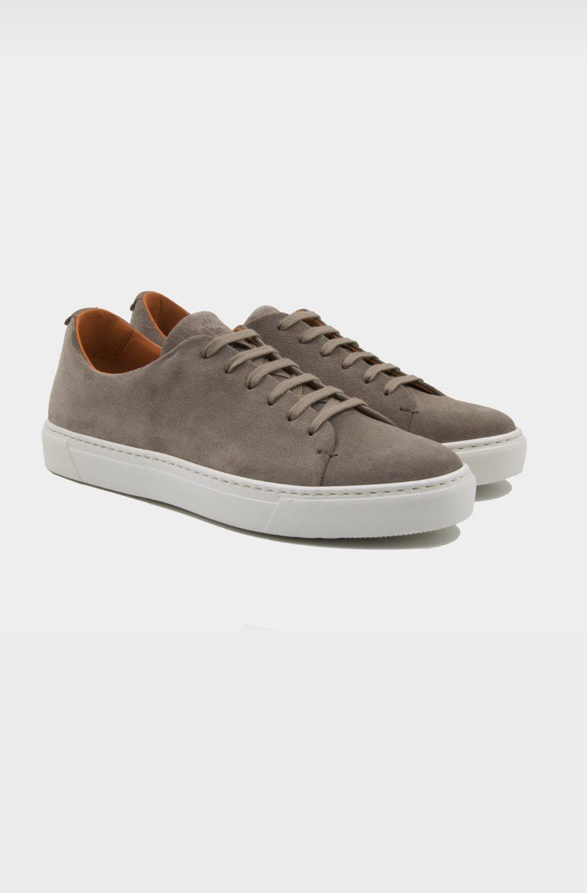 Adidași gri din piele întoarsă Florentinodelure cu talpă albă din cauciuc.
