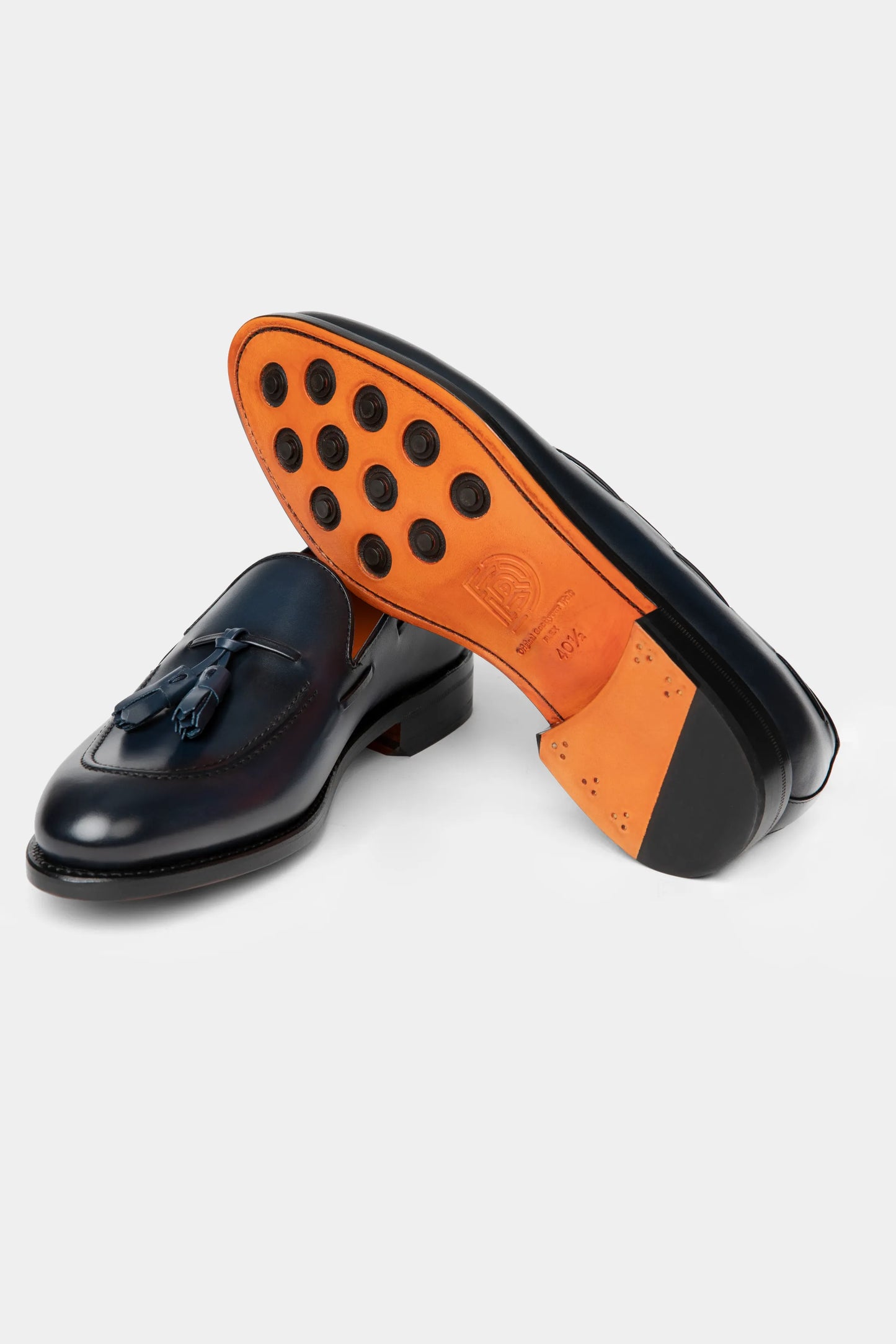 Pantofi loafer Florentinodelure navy cu ciucuri detaliu talpă portocalie și textură netedă.