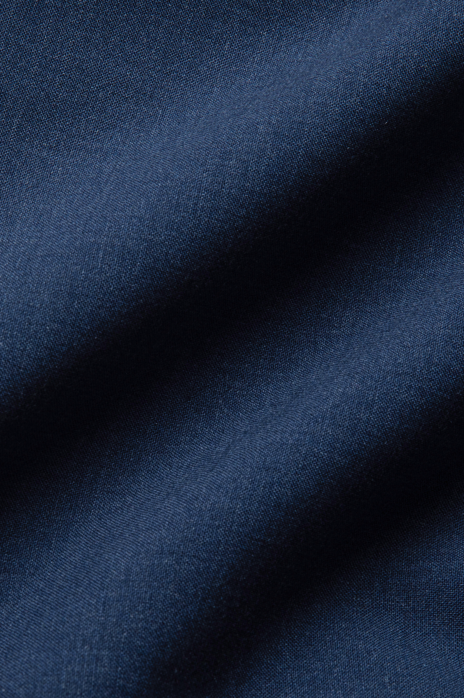 Textură detaliu costum navy din lână Florentinodelure, material fin.
