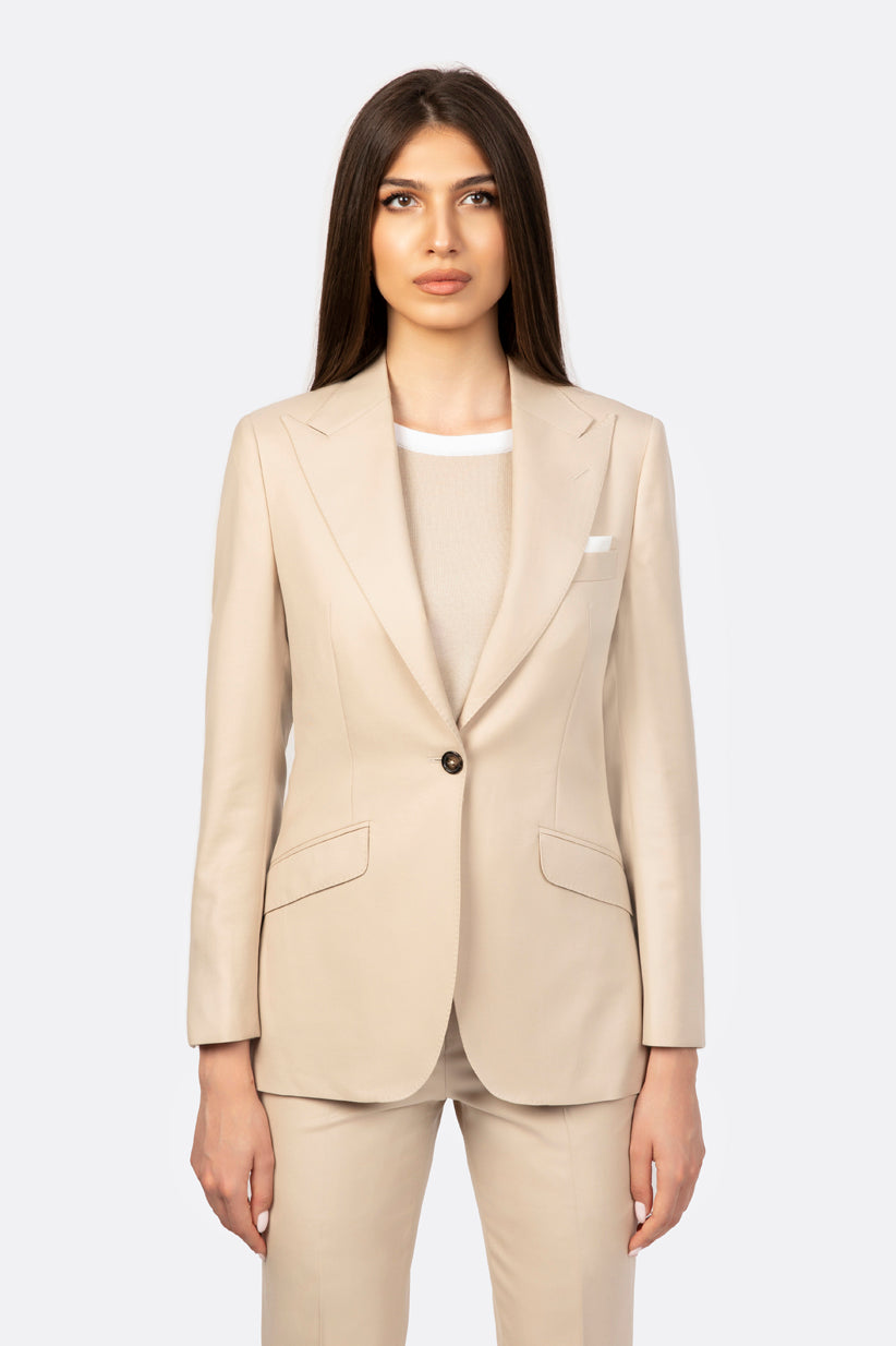 Costum Florentinodelure Beige VEGA pentru femei, cu revere late, buzunare clapă, design slim.