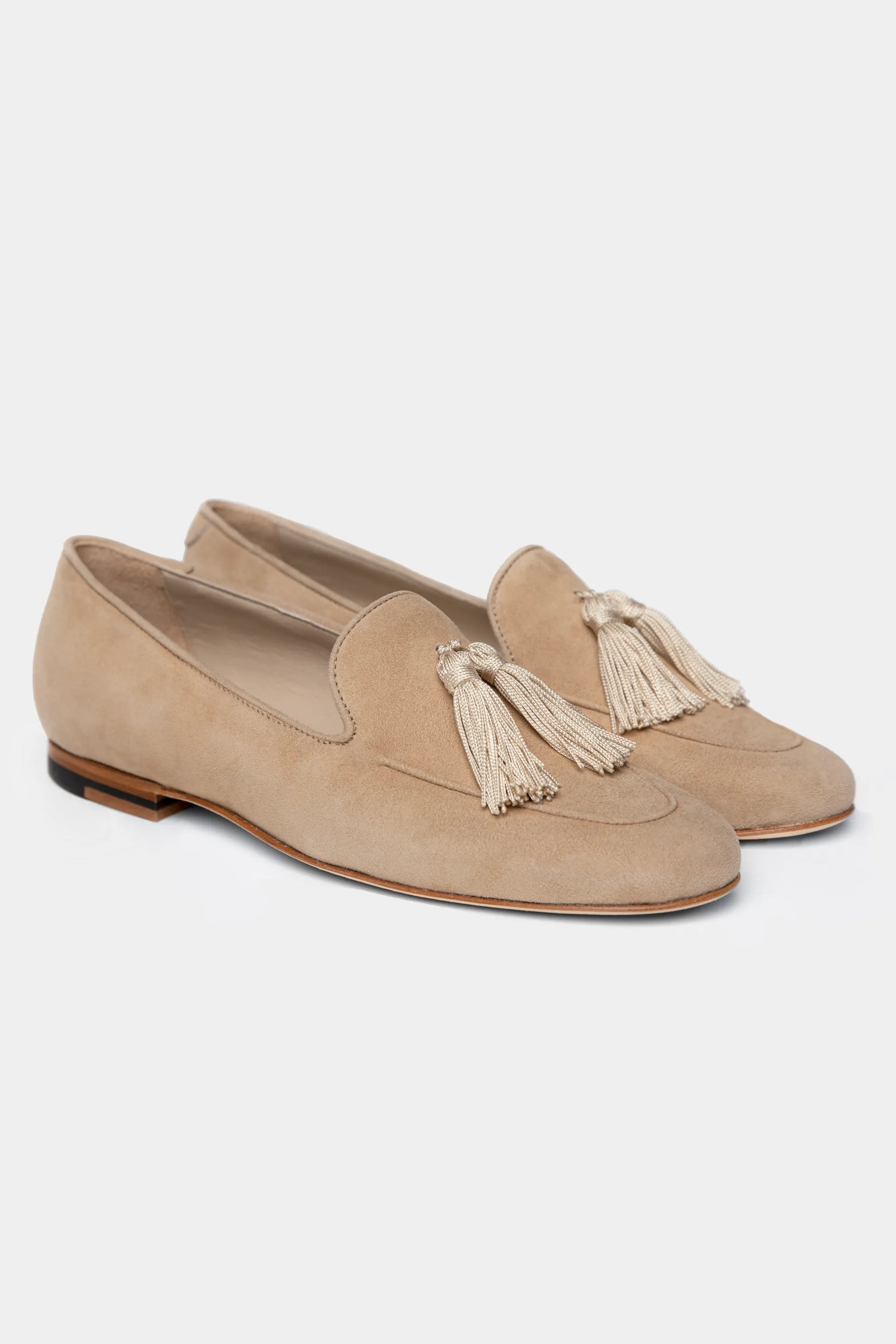 Loafers bej cu ciucuri Florentinodelure, piele întoarsă, vârf migdalat.