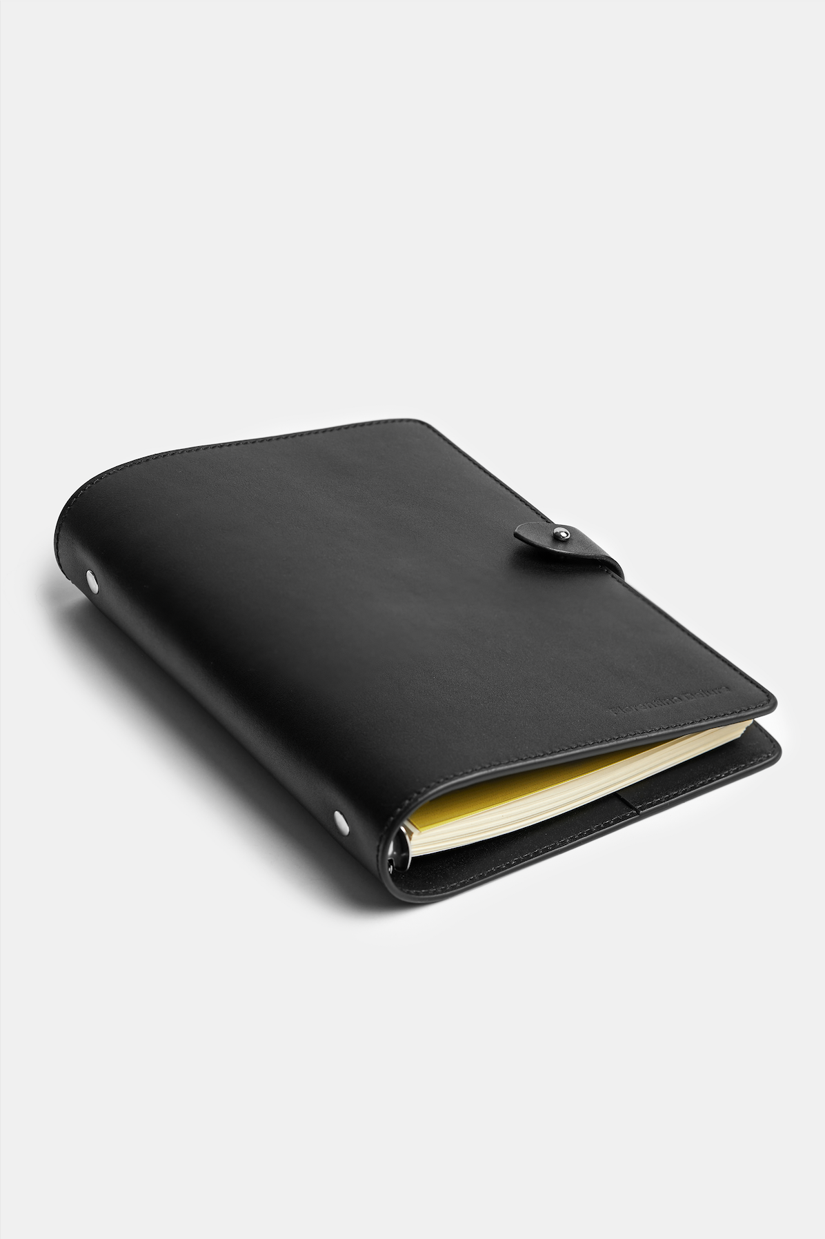 Notebook din piele neagră Florentinodelure cu închidere cu buton, pagini de calitate.