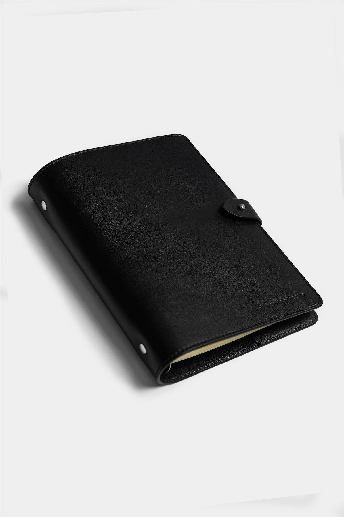 Notebook piele neagră Florentinodelure, textură fină, detalii metalice argintii.