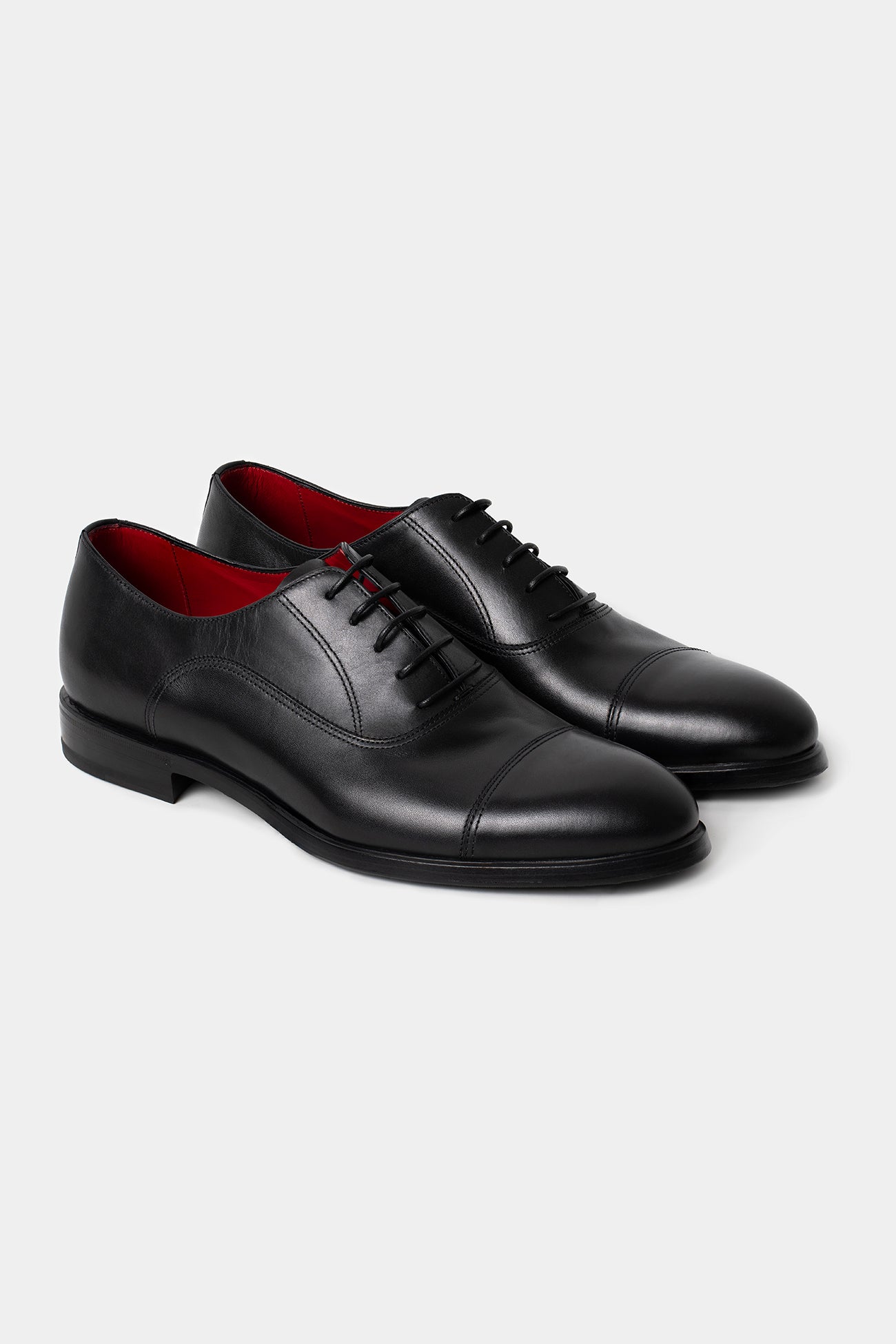 Pantofi Oxford negri Florentinodelure din piele de vițel cu interior roșu, rafinați și eleganți.