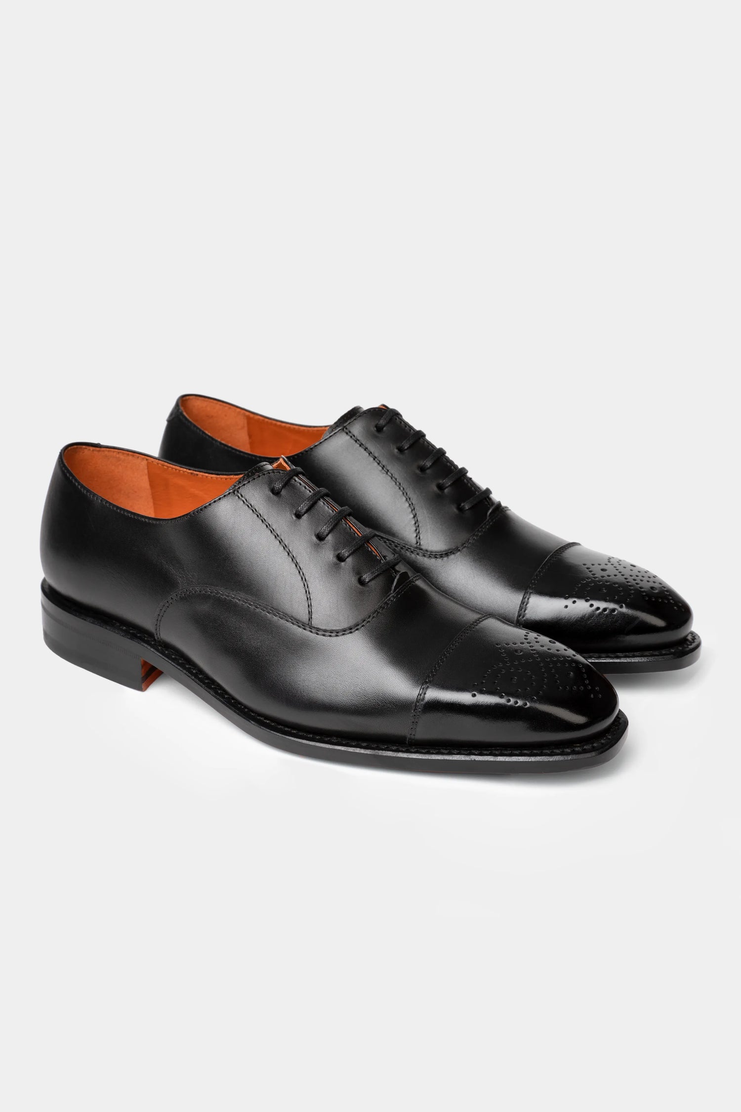 Pantofi Oxford negri din piele Florentinodelure cu vârf perforat și căptușeală portocalie.