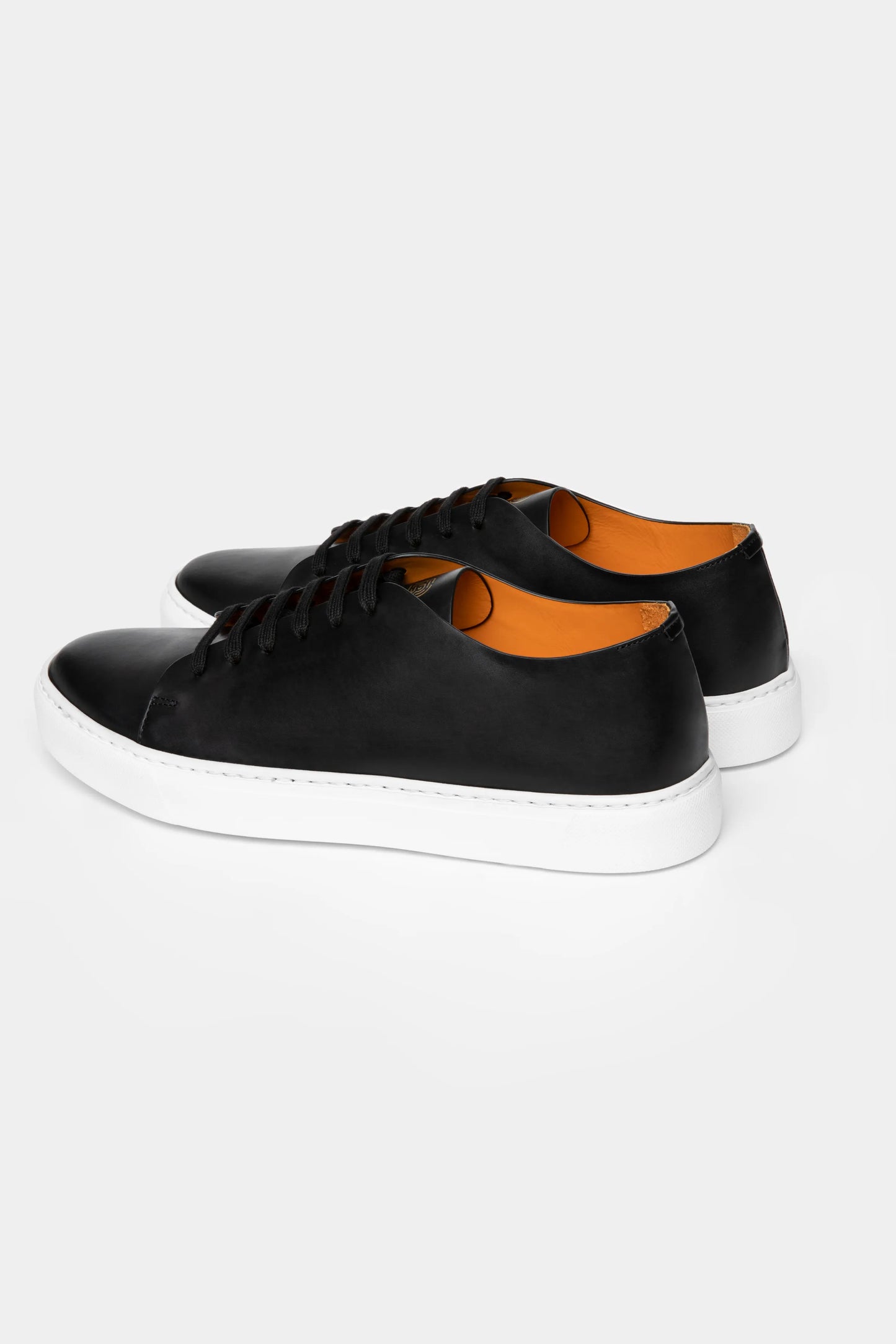 Sneakers negri cu talpă albă Florentinodelure, vedere laterală, căptușeală portocalie.