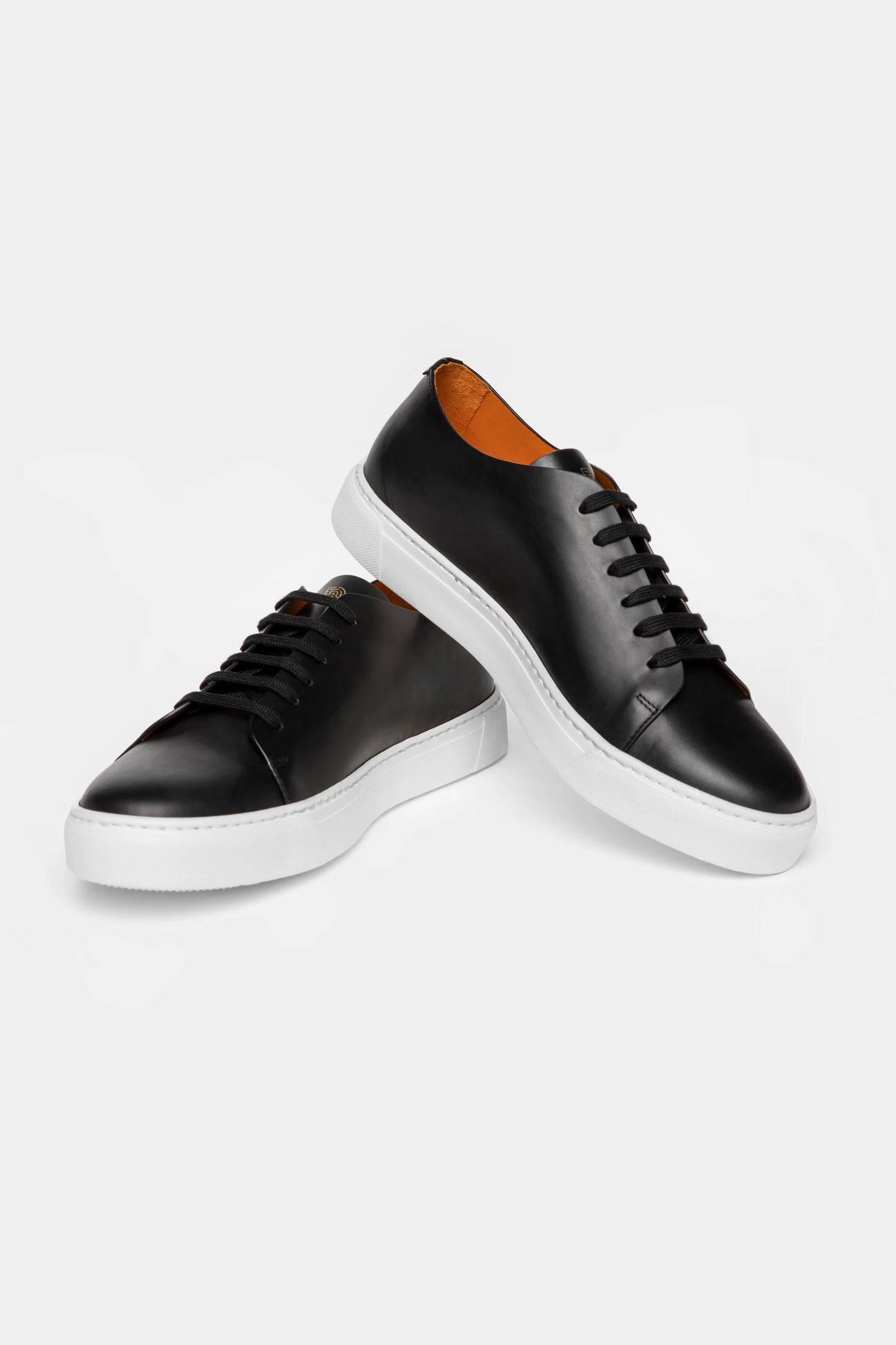 Sneakers negru cu talpă albă Florentinodelure, piele netedă, stil urban.