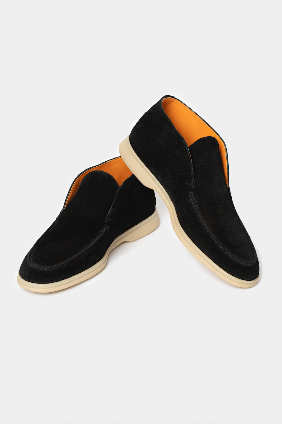 Botine negre piele întoarsă Florentinodelure, talpă crem, interior căptușit portocaliu.