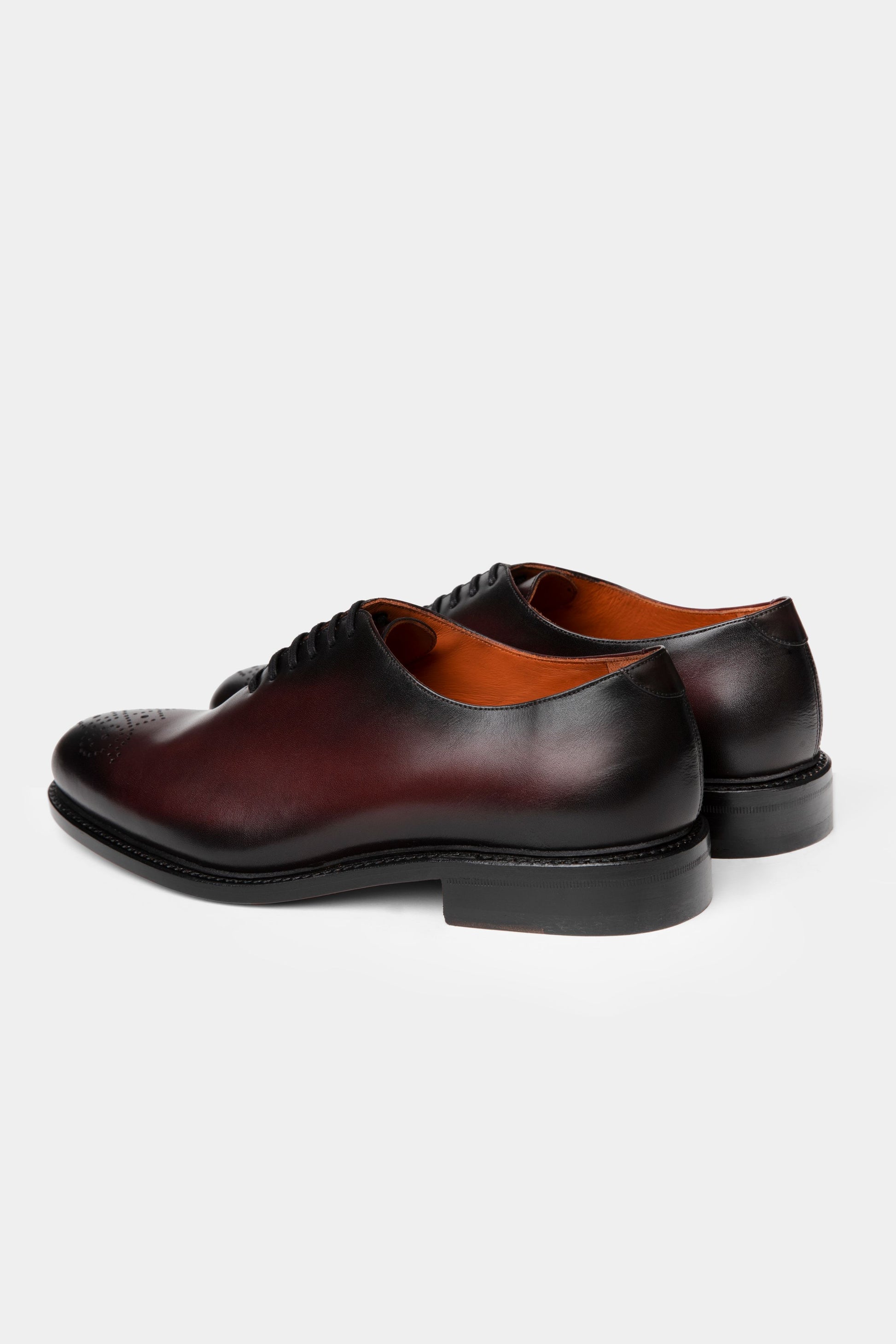 Pantofi Wholecut Bordeaux din piele Florentinodelure, vedere laterală cu broderie fină.