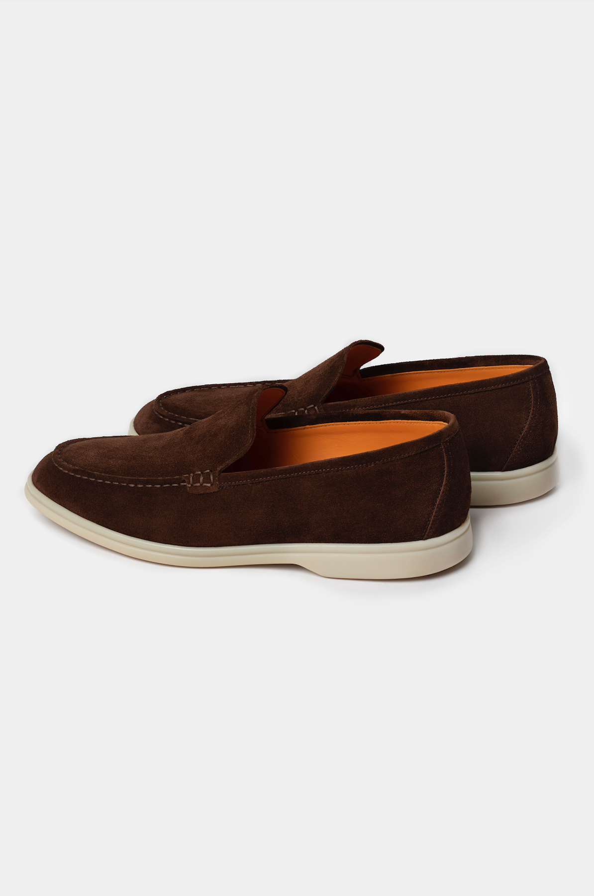 Pantofi loafers Florentinodelure maro din piele întoarsă, talpă bej, vedere laterală.