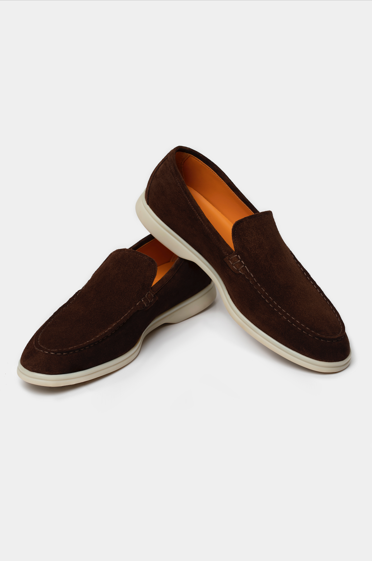 Loafers maro piele întoarsă Florentinodelure, detaliu textură și talpă albă.