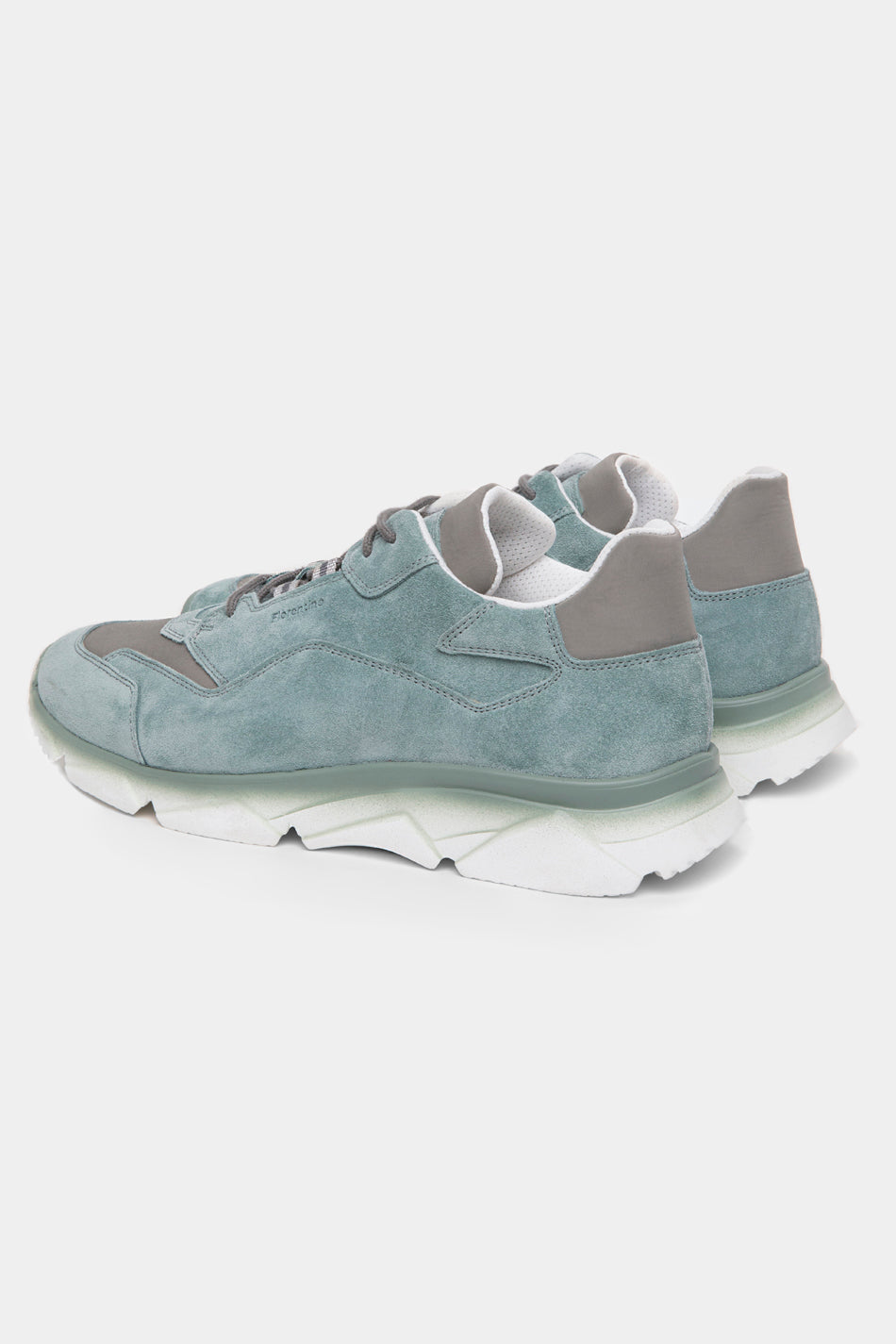 Sneaker verde deschis din piele întoarsă Florentinodelure, vedere laterală, talpă albă groasă.