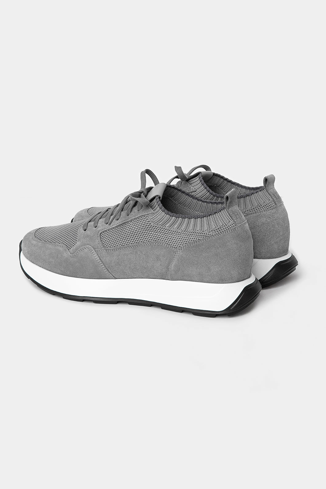 Adidași Florentinodelure gri din knit și piele întoarsă cu talpă albă.
