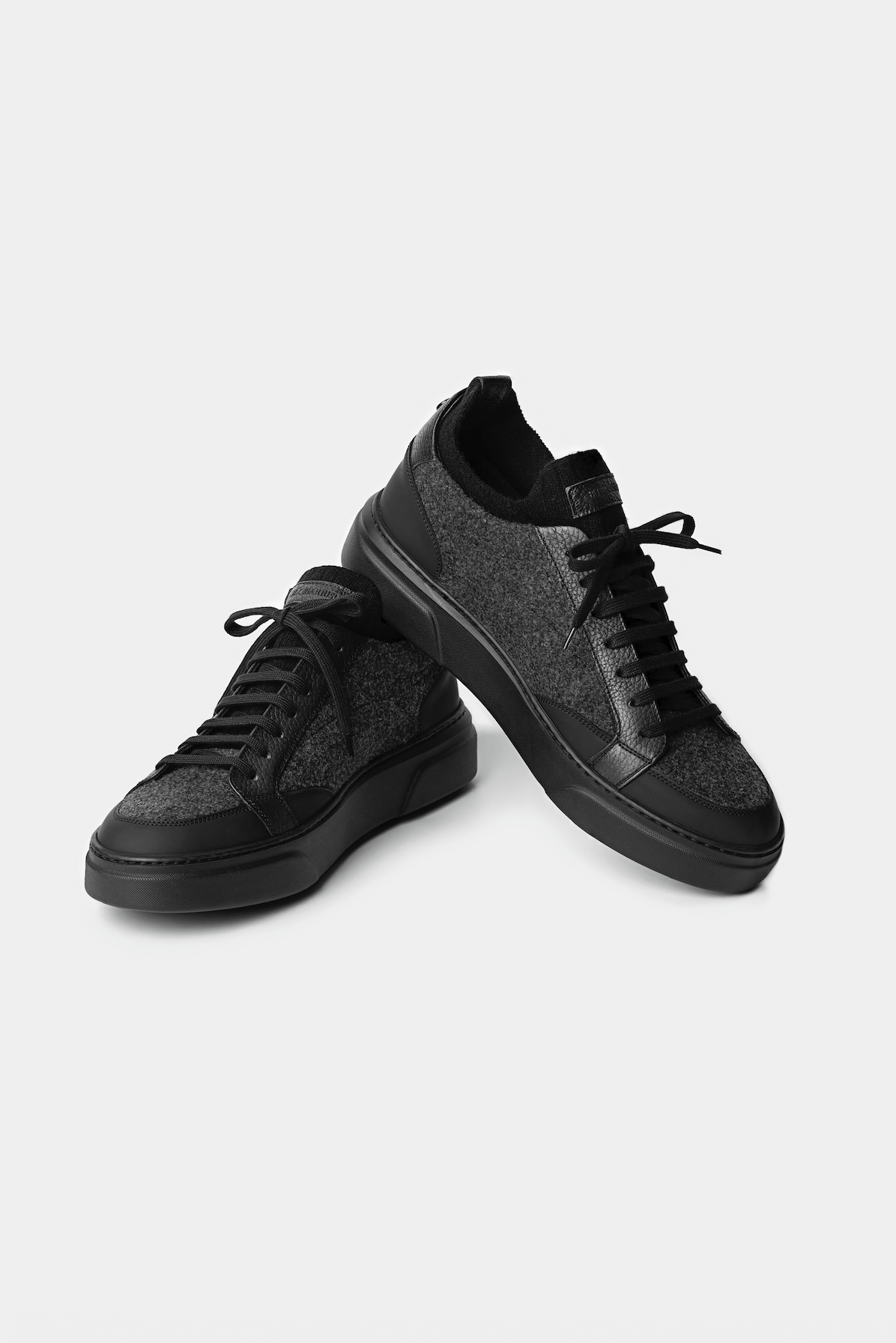Sneaker gri Florentinodelure din lână și piele, detalii negre.