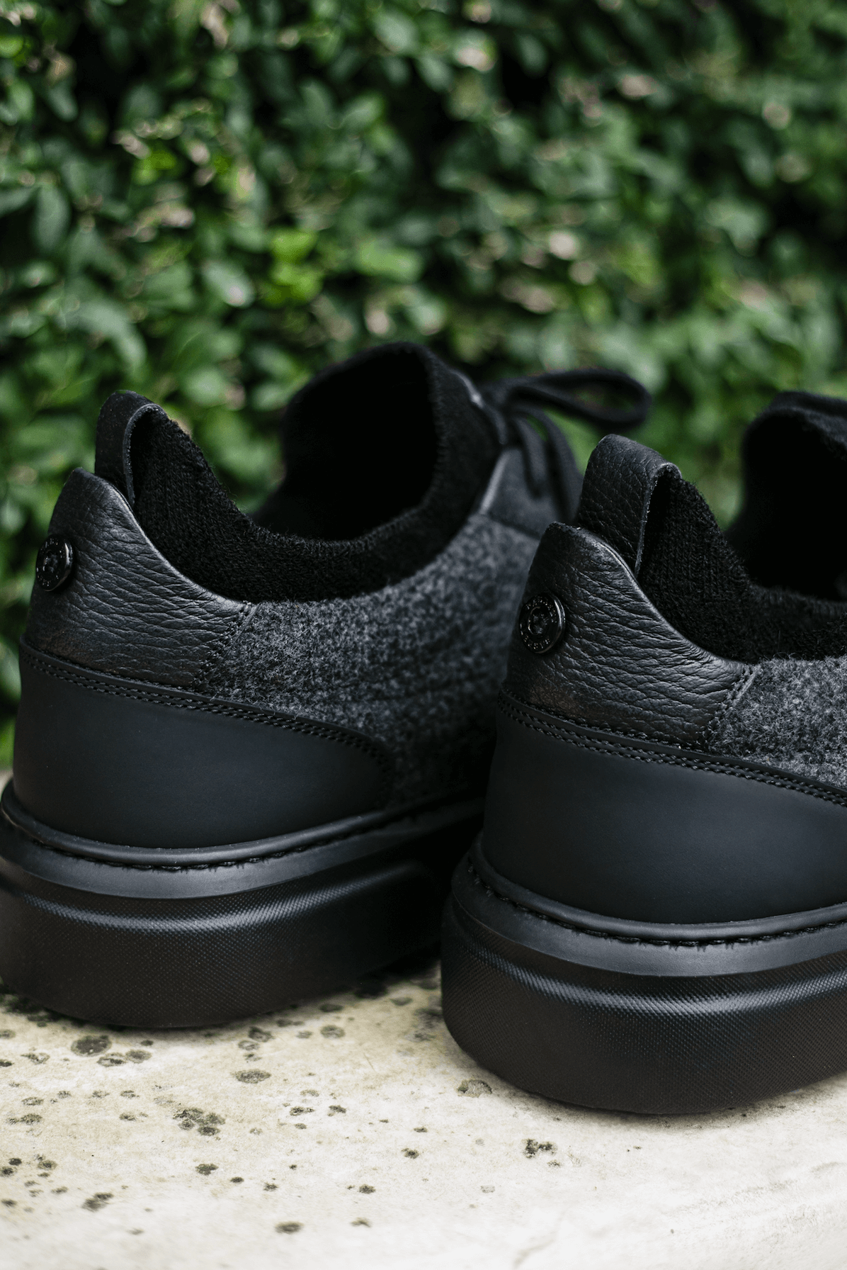 Sneaker gri Florentinodelure din lână și piele, detaliu călcâi și talpă din cauciuc.