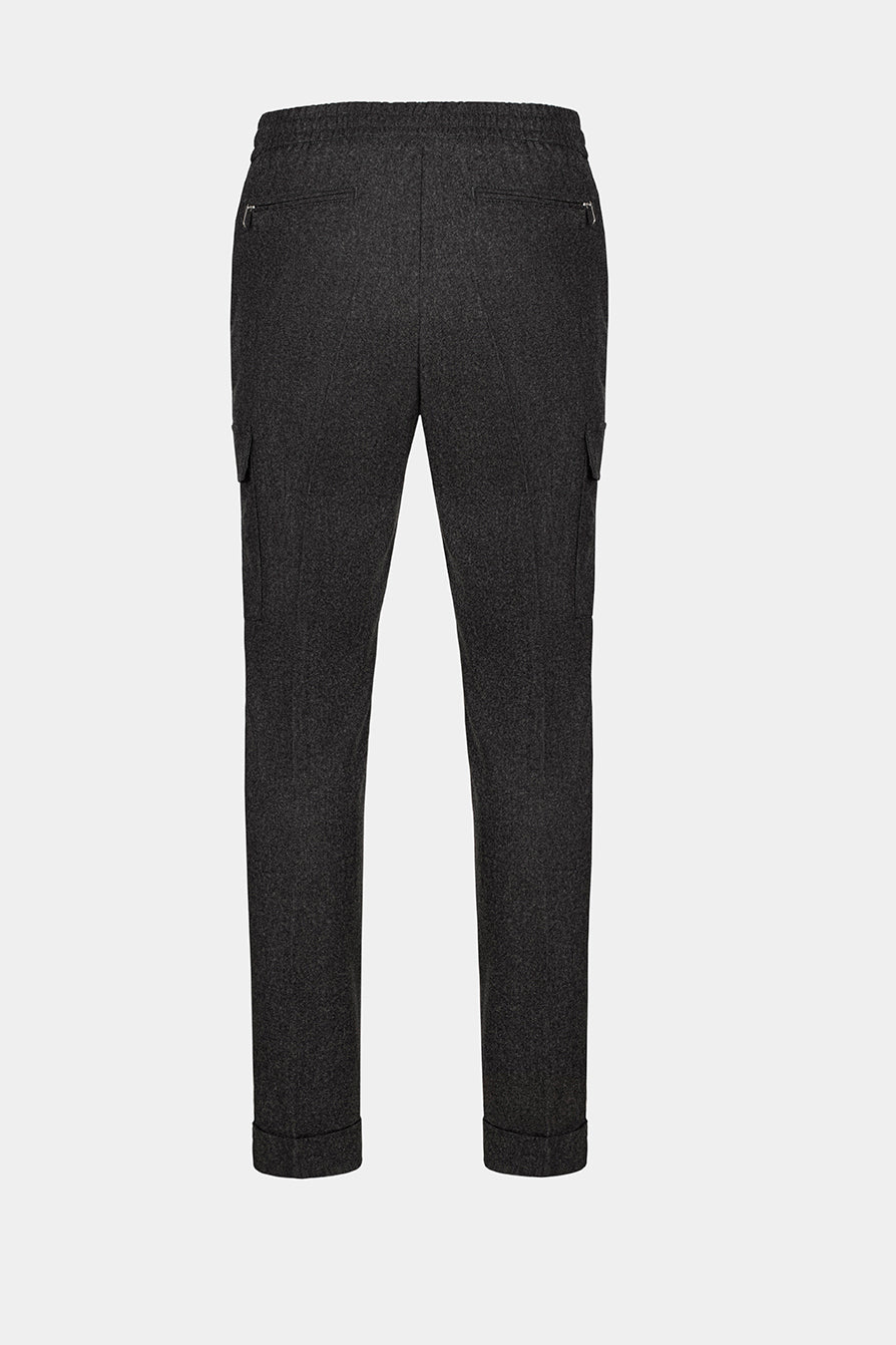 Pantaloni cargo gri Florentinodelure, vedere laterală, buzunare laterale, material textil elastic.