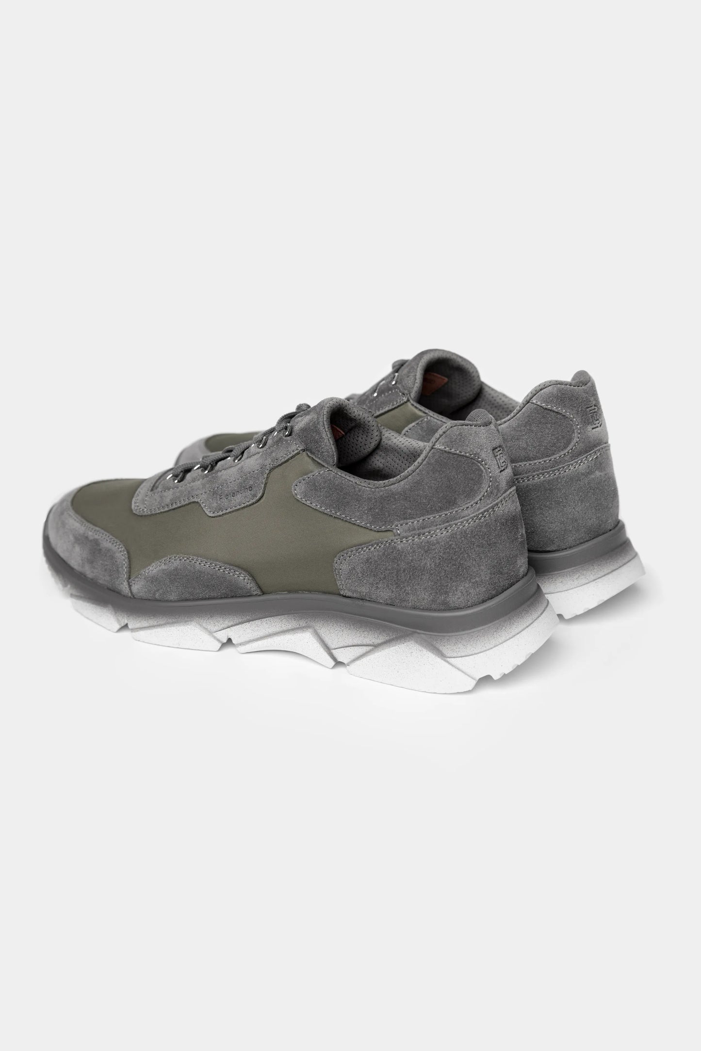 Sneakers atletic Florentinodelure din piele întoarsă gri și verde, vedere laterală.