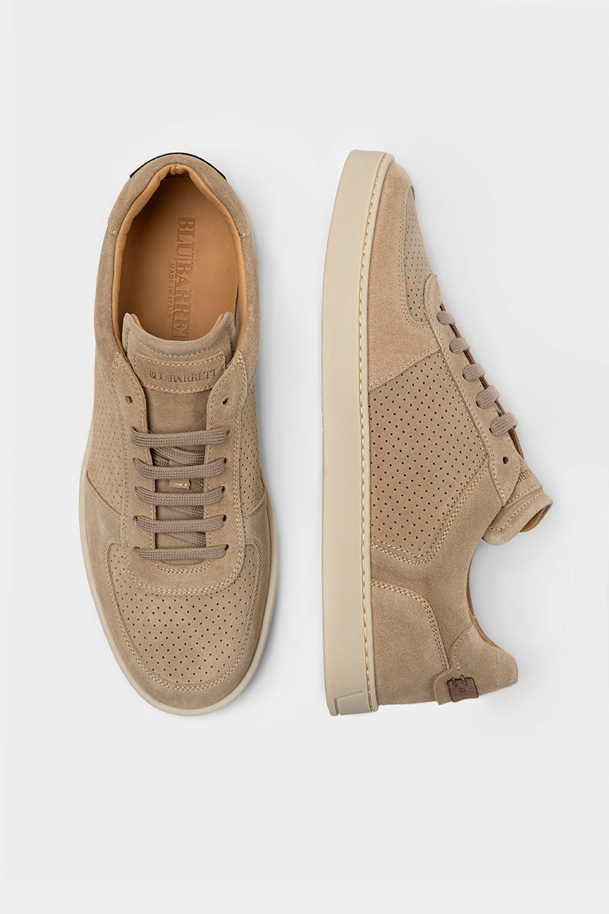 Adidași Florentinodelure bej din suede cu talpă din cauciuc, detalii perforate.