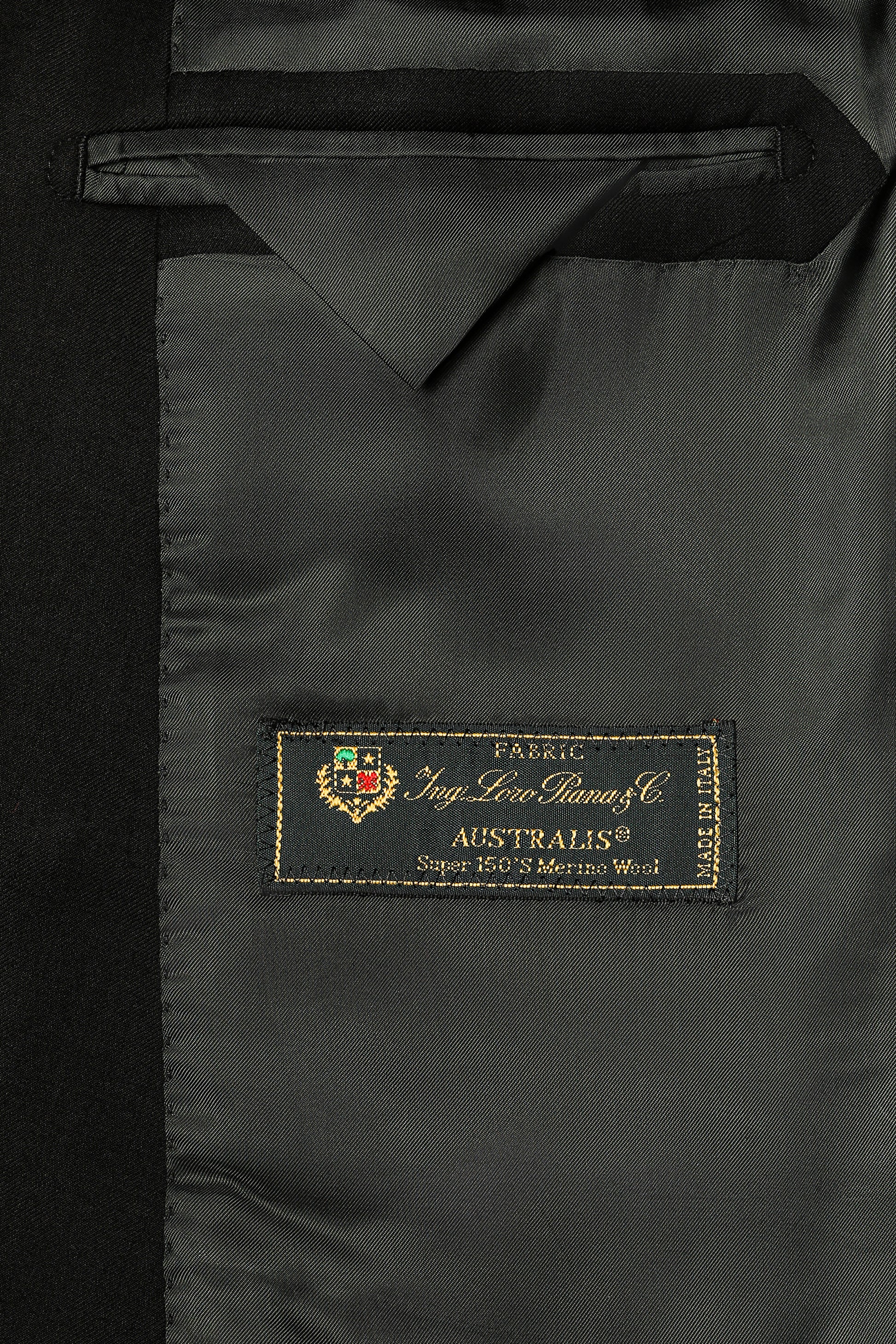 Detaliu interior costum tuxedo negru Florentinodelure, lână Merino Super 150.