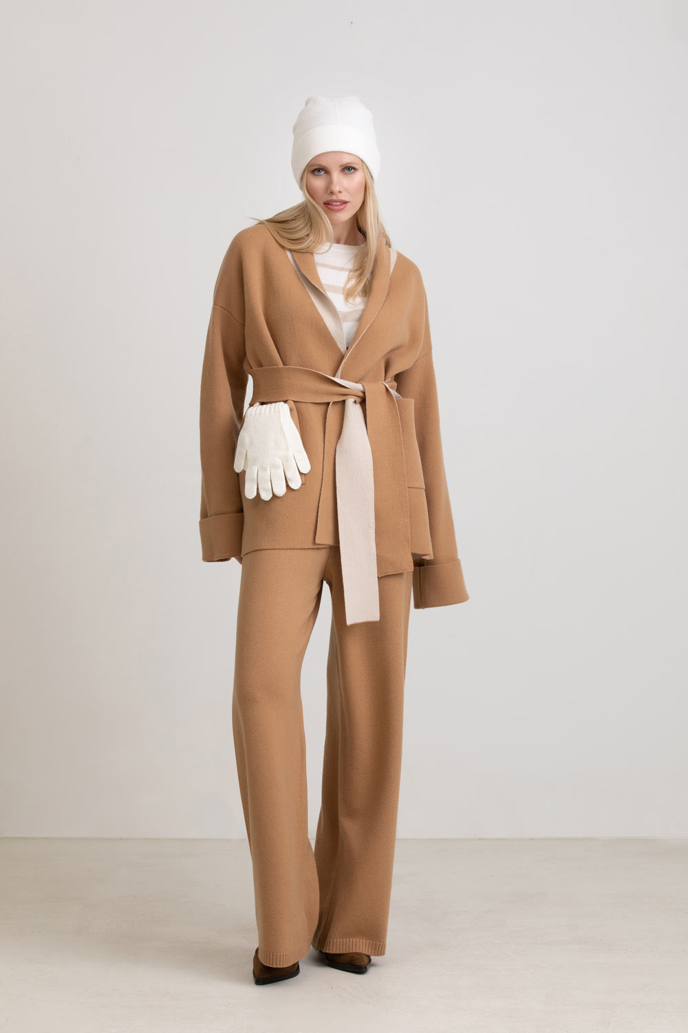 Palton maro bej cu cordon Florentinodelure, vedere laterală, stil elegant, mărime 38-40.