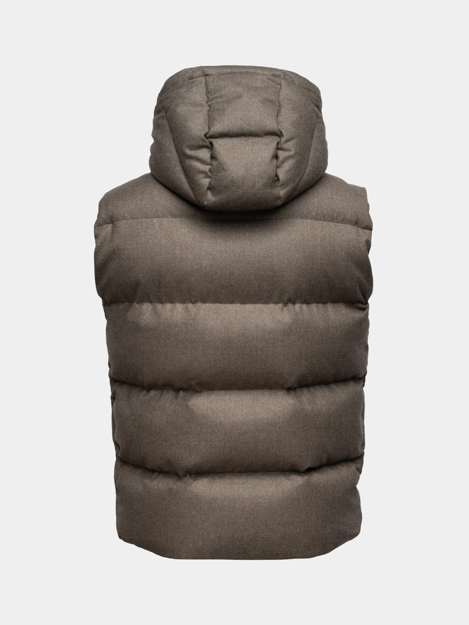 Vestă puffer maro Florentinodelure din lână, textura detaliată, spate și glugă.
