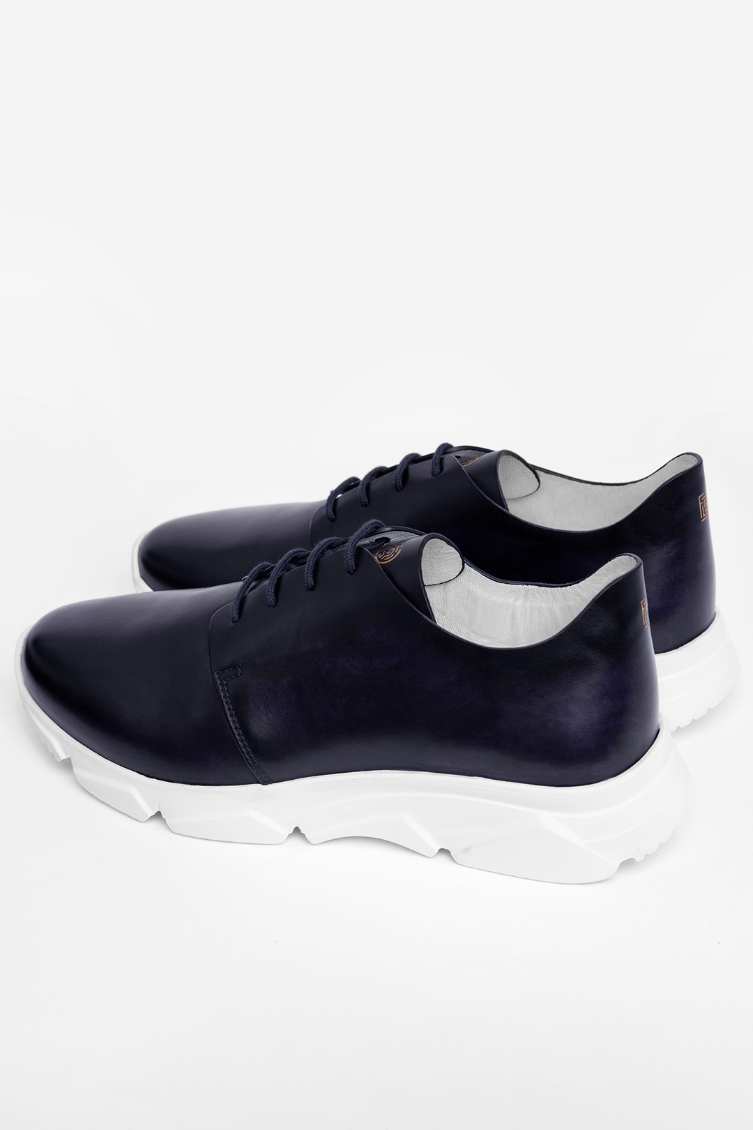 Sneakers navy Florentinodelure, piele, talpă albă, vedere laterală.