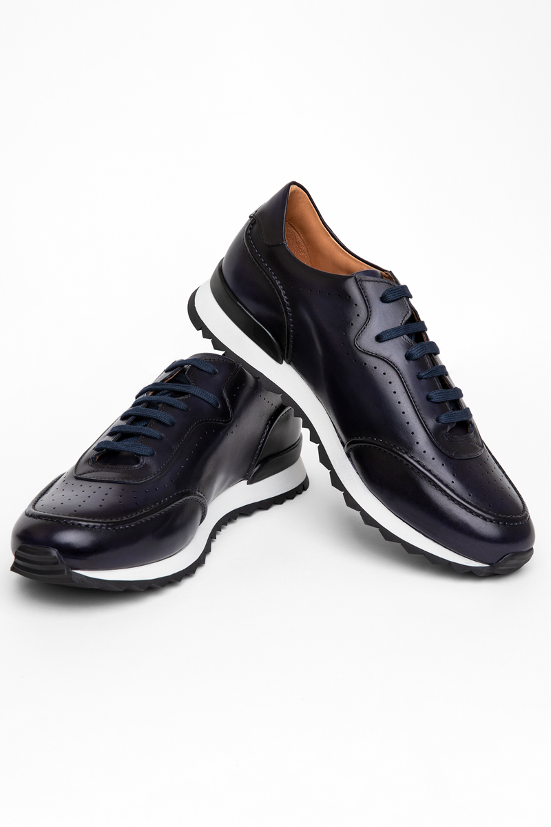 Sneakers din piele navy Florentinodelure cu detalii perforate și talpă albă.