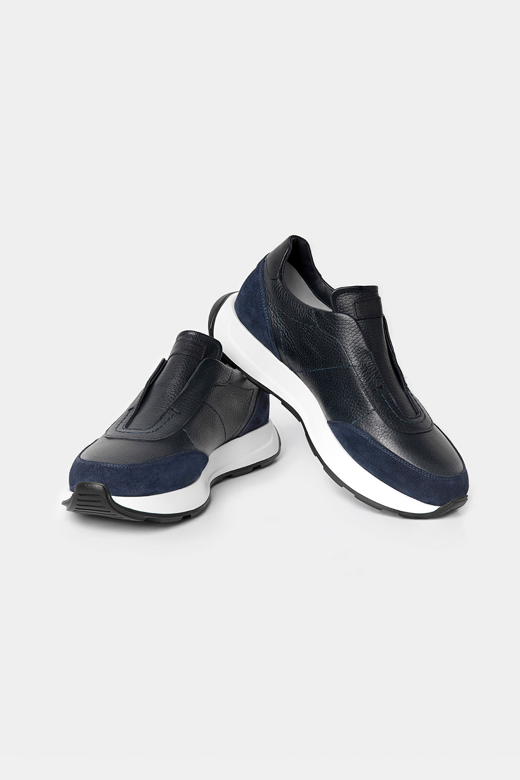 Sneakers Florentinodelure din piele și piele întoarsă navy, cu talpă din cauciuc alb-negru.