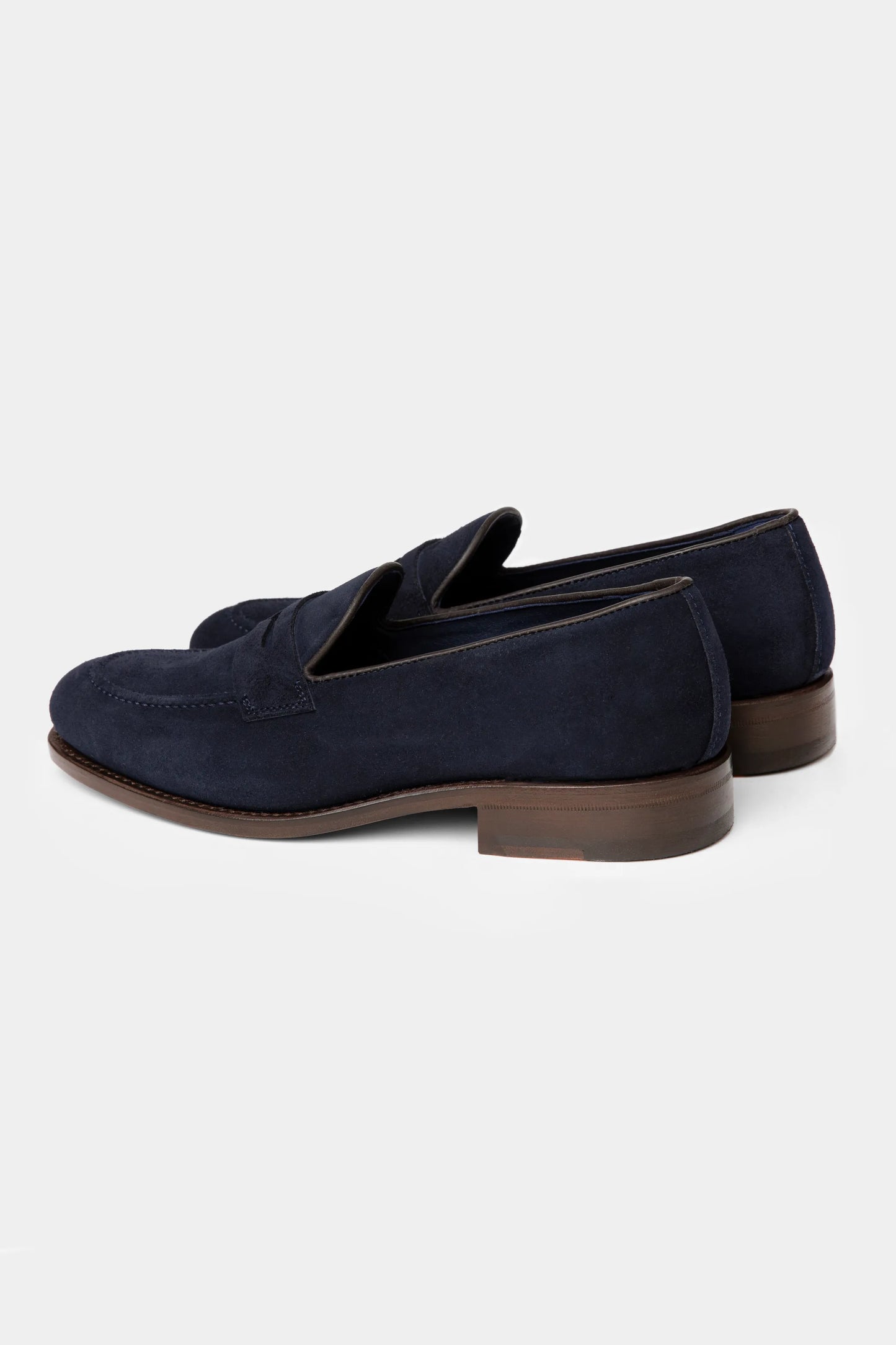 Loafers navy suede Florentinodelure, vedere laterală, talpă maro.