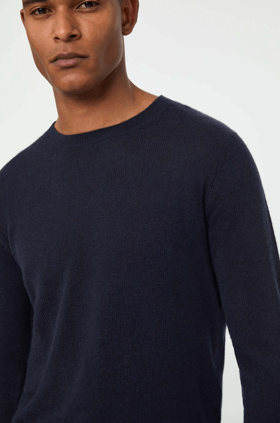 Pulover crewneck navy Florentinodelure, lână moale, vedere laterală.