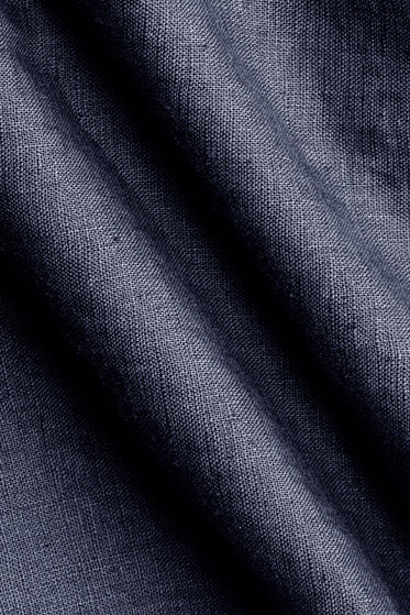 Textura detaliată a materialului din in navy pentru pantalonii FLEXO Florentinodelure.
