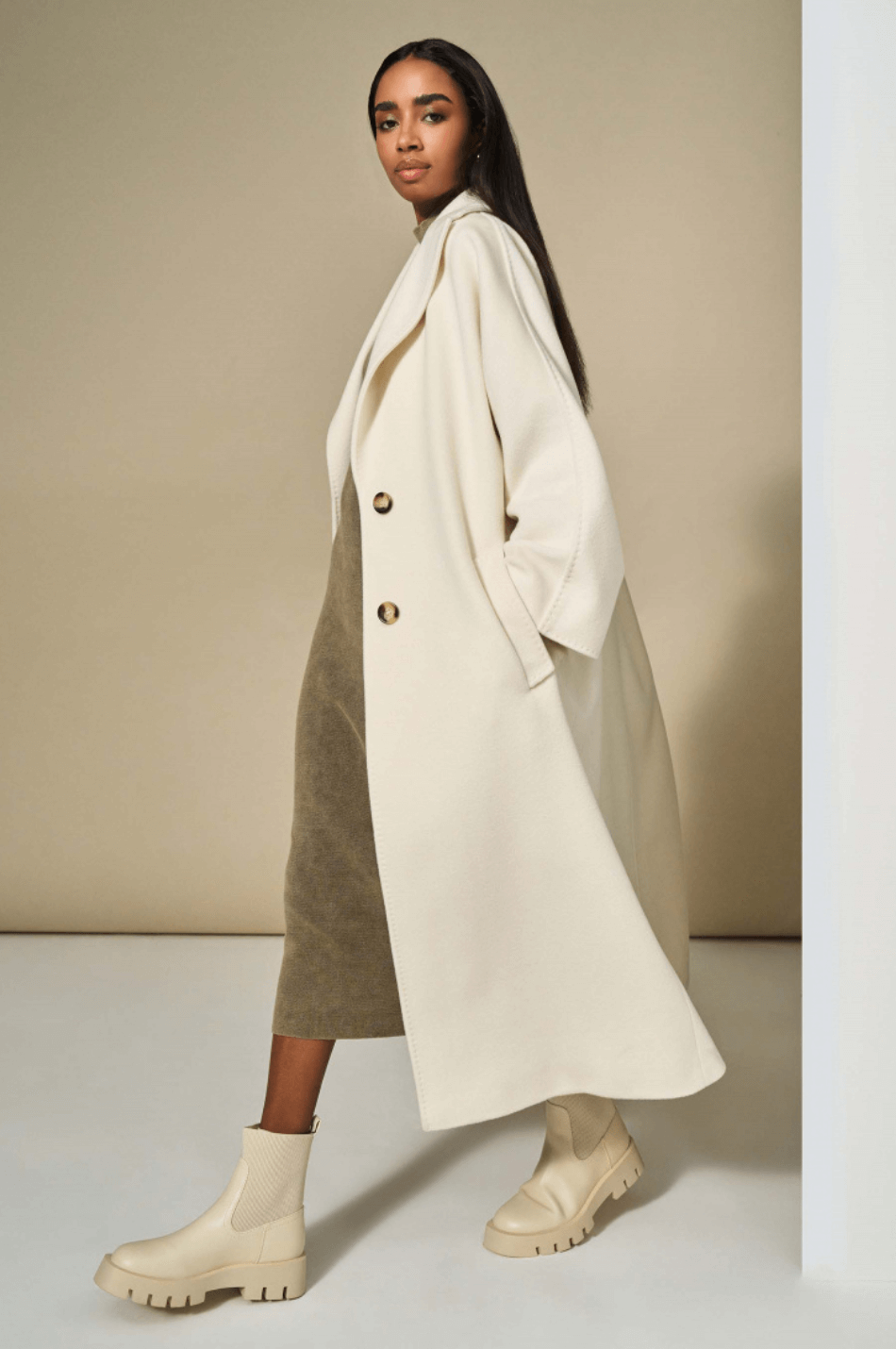 Palton lung ecru Florentinodelure, vedere laterală, stil trench elegant, mărimi 38-40, potrivit pentru sezoni reci.