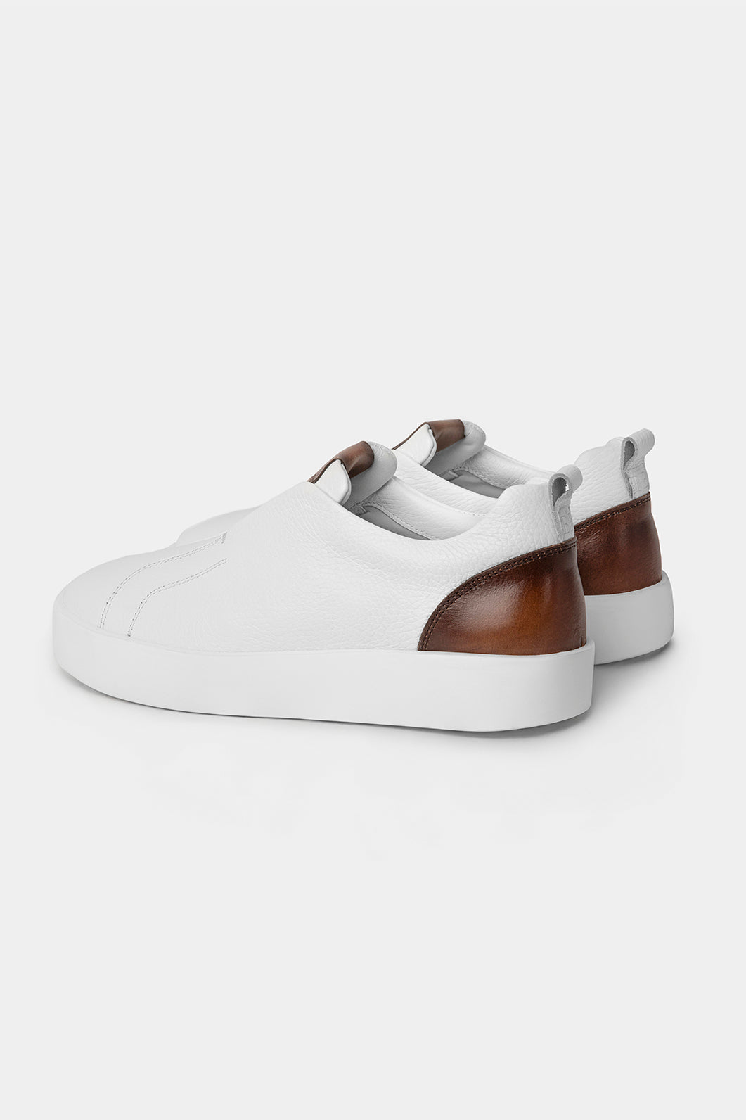 Adidași albi din piele Florentinodelure cu detalii maro vedere laterală.