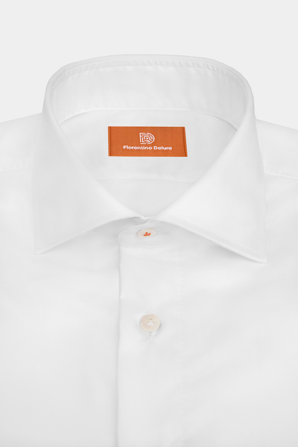 Cămașă albă handmade Florentinodelure cu guler clasic și etichetă brand.