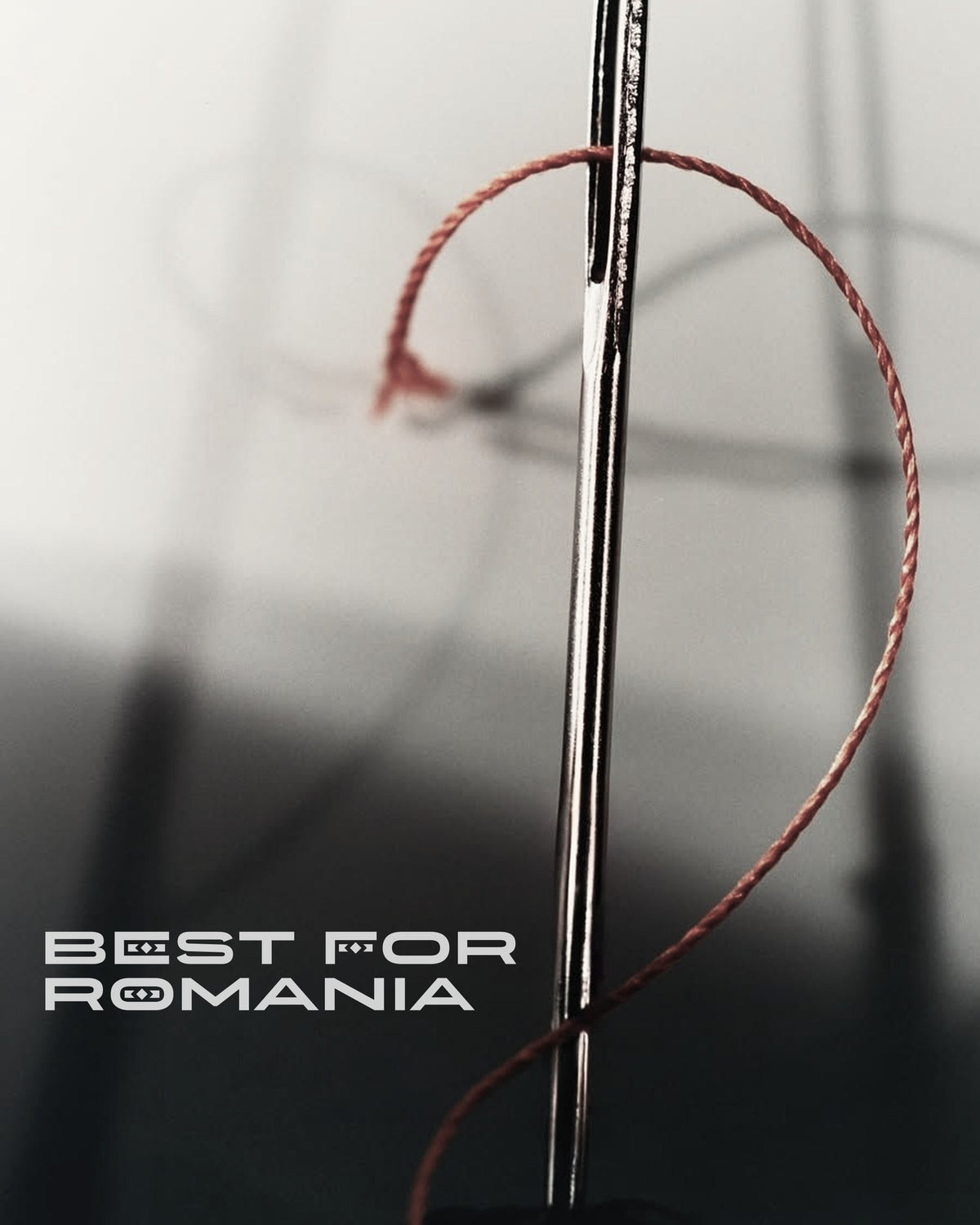 Ac cu ață roșie și logo-ul Best For Romania
