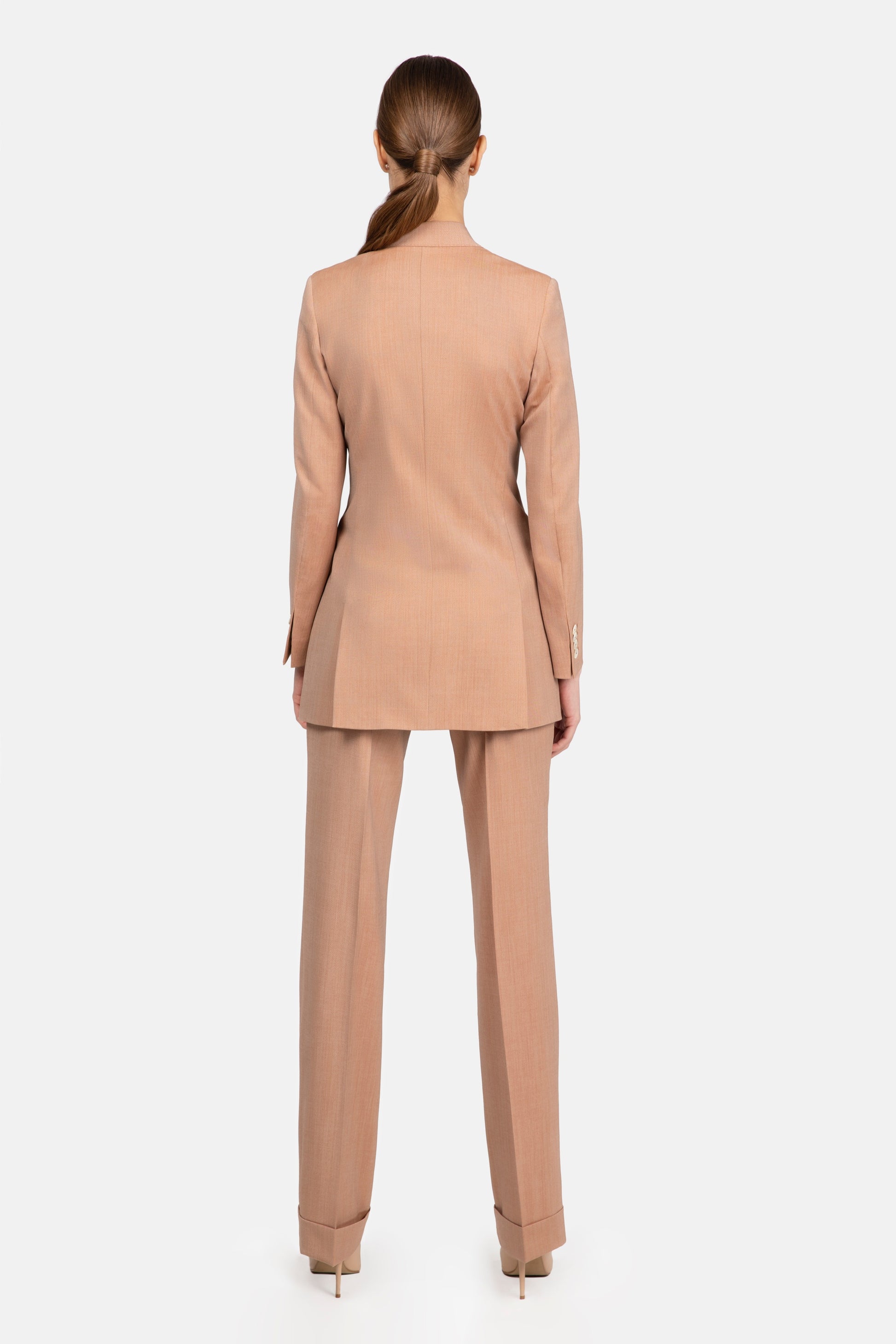 Costum Luna bej Florentinodelure din două piese, sacou și pantaloni eleganți.