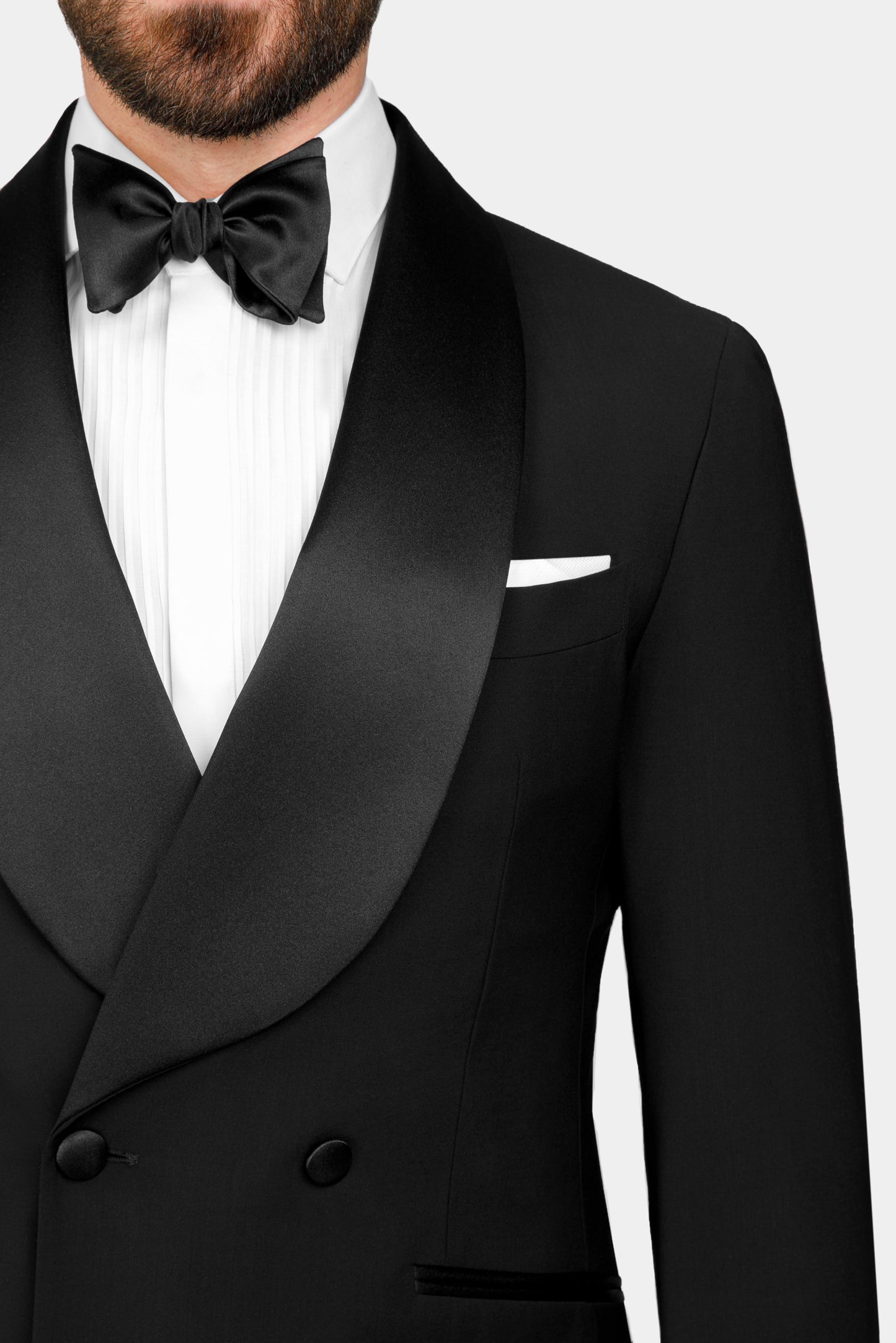 Smokin negru Florentinodelure cu rever satinat și papion clasic negru, detaliu elegant.