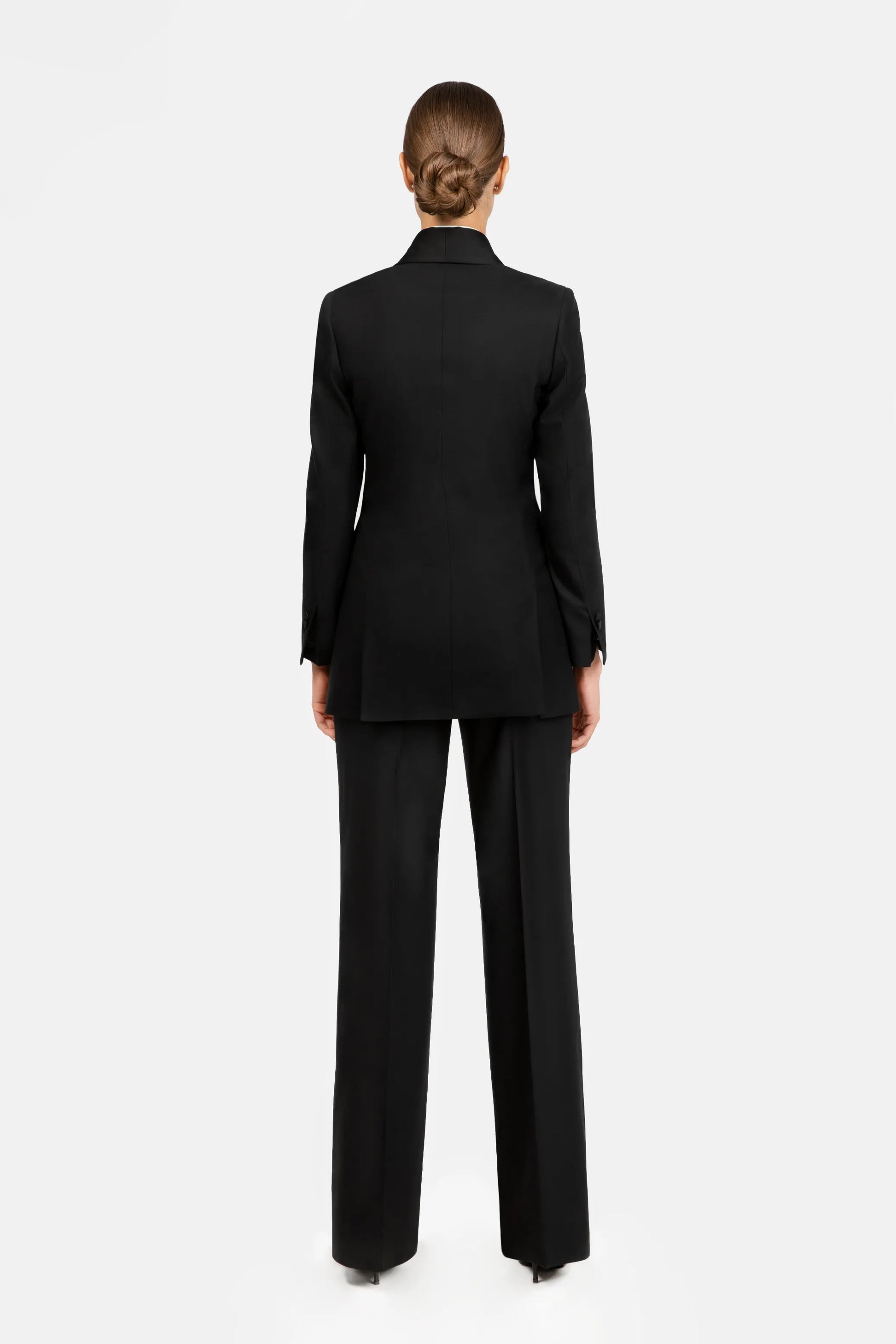 Costum Tuxedo Lyra negru Florentinodelure, spate detaliu sacou și pantaloni.