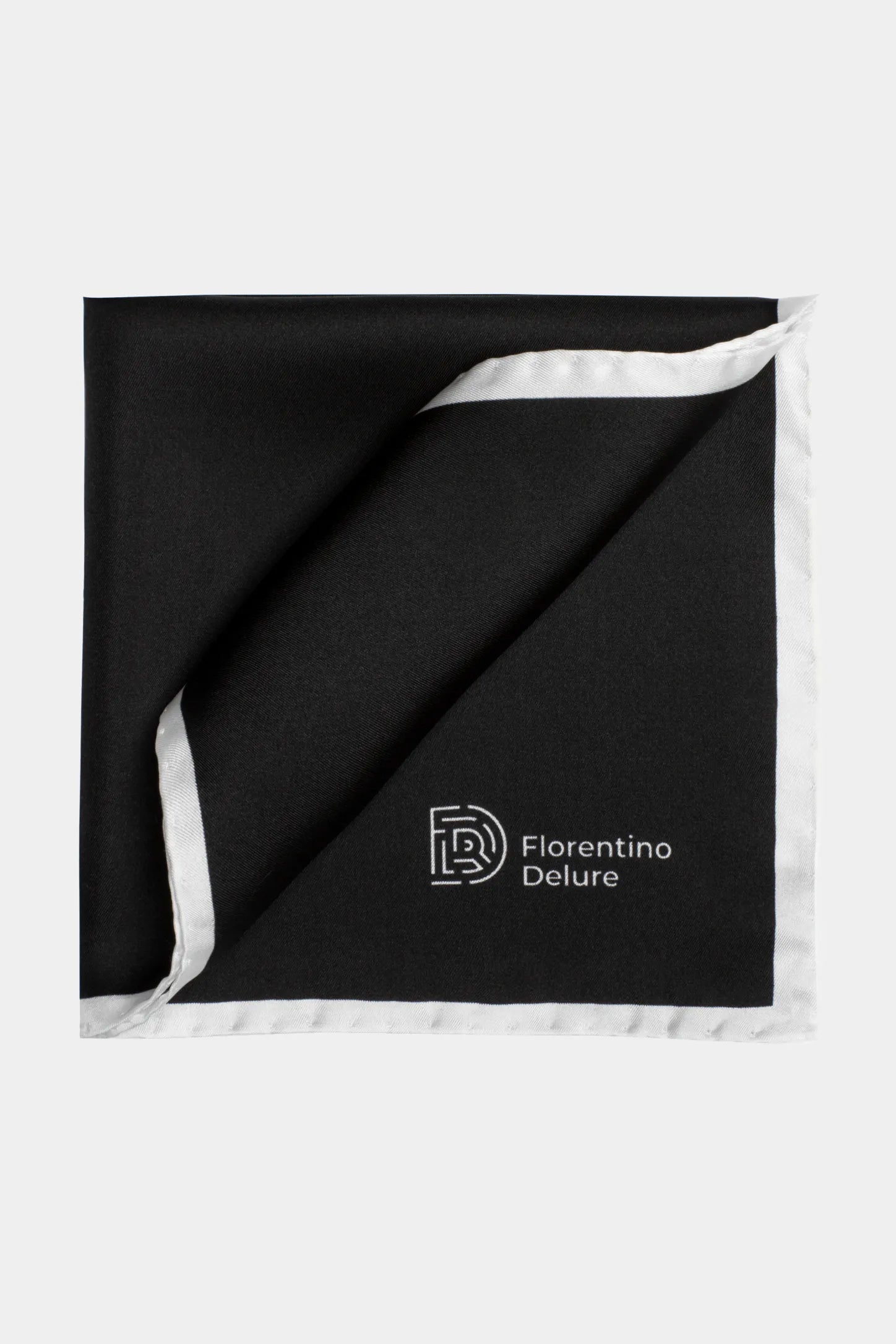 Batistă neagră unisex Florentinodelure, material fin, logo alb imprimat.