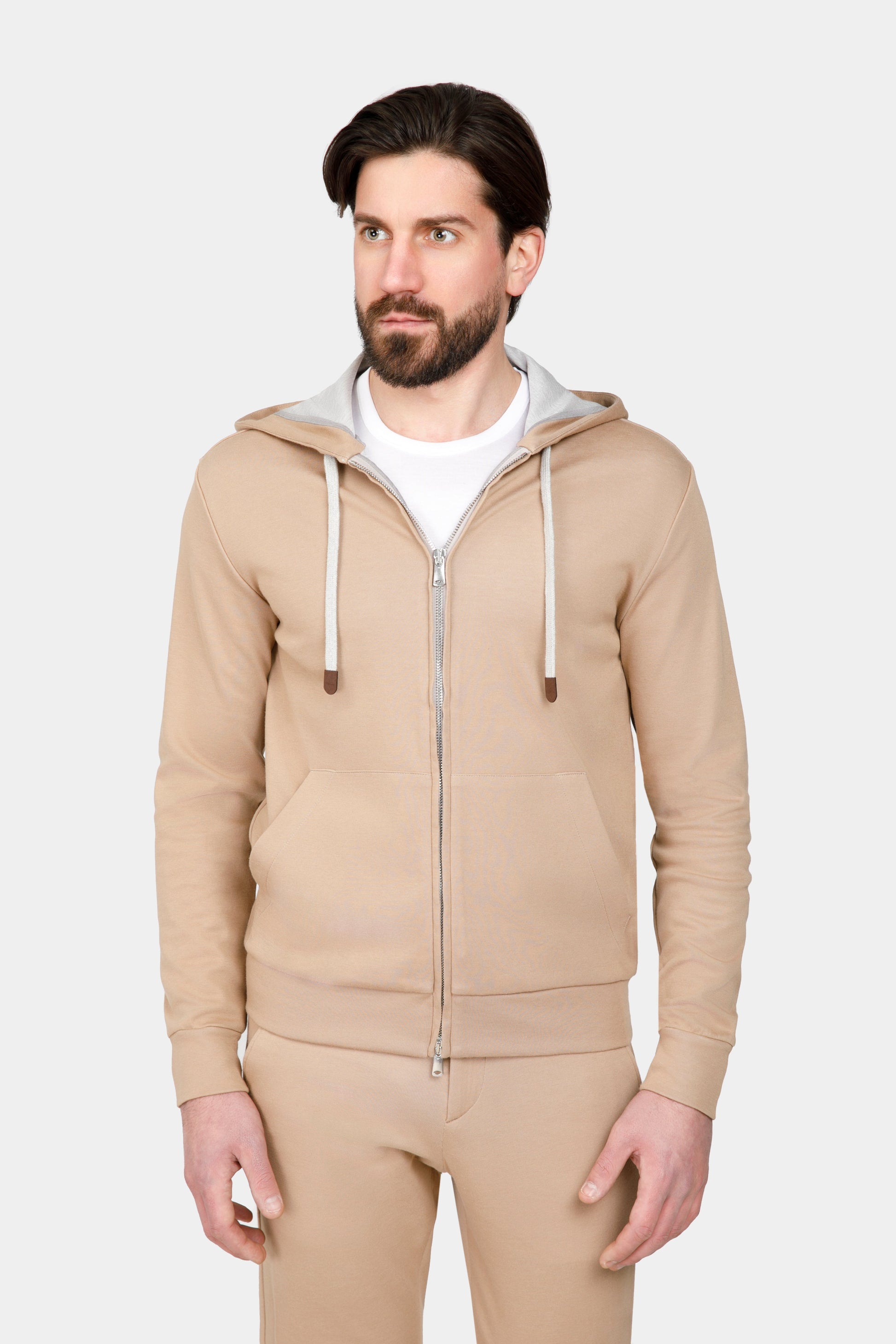 Costum sport bej din lână și mătase Florentinodelure, cu fermoar și glugă ajustabilă.