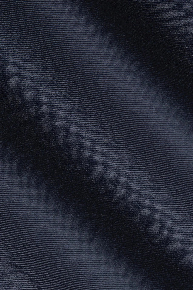 Textură stofă navy Florentinodelure, material fin cu dungi subtile.