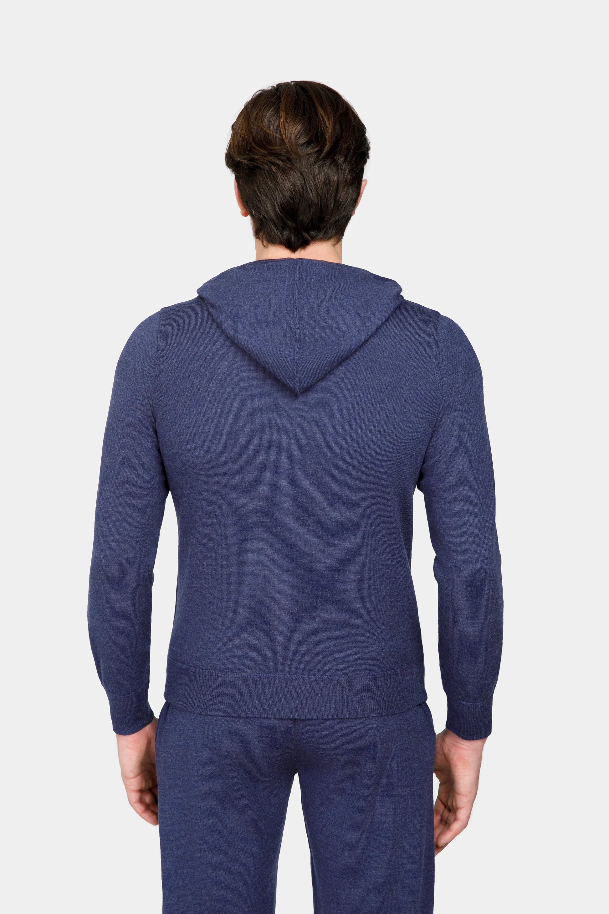Costum loungewear Merino Navy Florentinodelure, lână albastru bleumarin, detaliu spate hoodie.