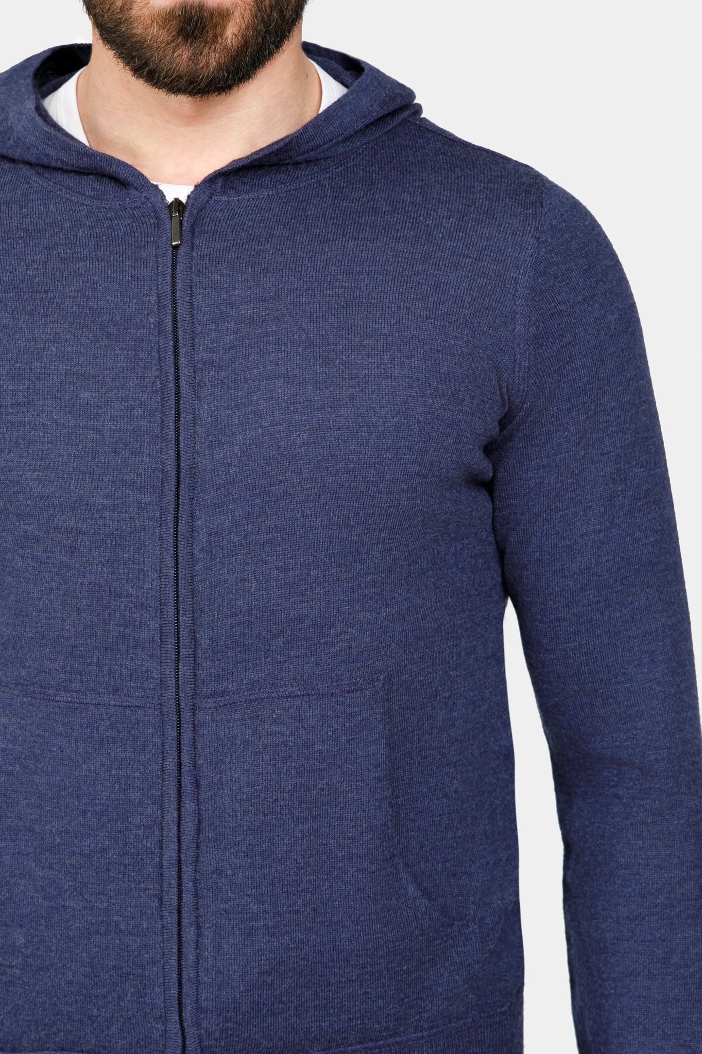 Costum loungewear Merino navy Florentinodelure din lână, detaliu fermoar și textură fină.