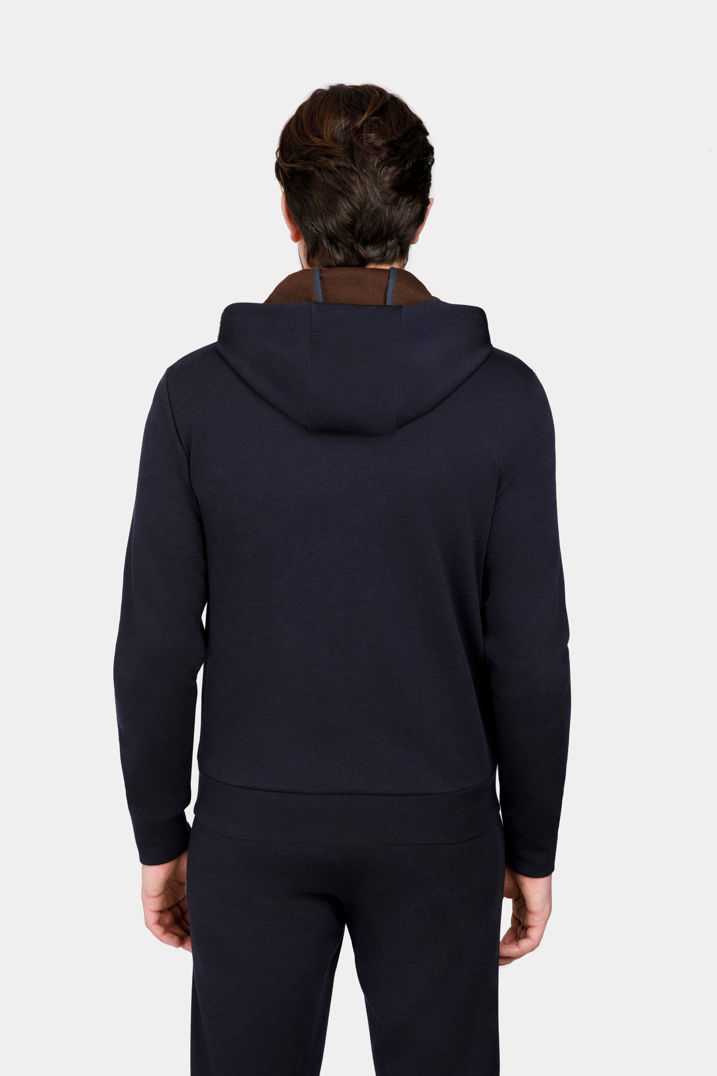Costum loungewear navy Florentinodelure, material din piele și textil, detaliu spate.
