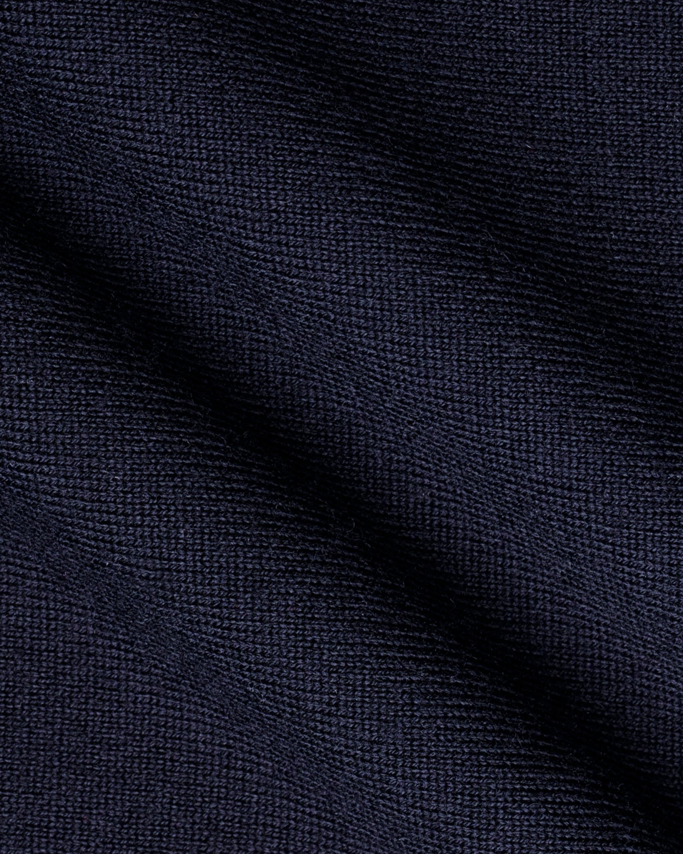 Textură blue navy costum loungewear Florentinodelure, material fin și detalii discrete.