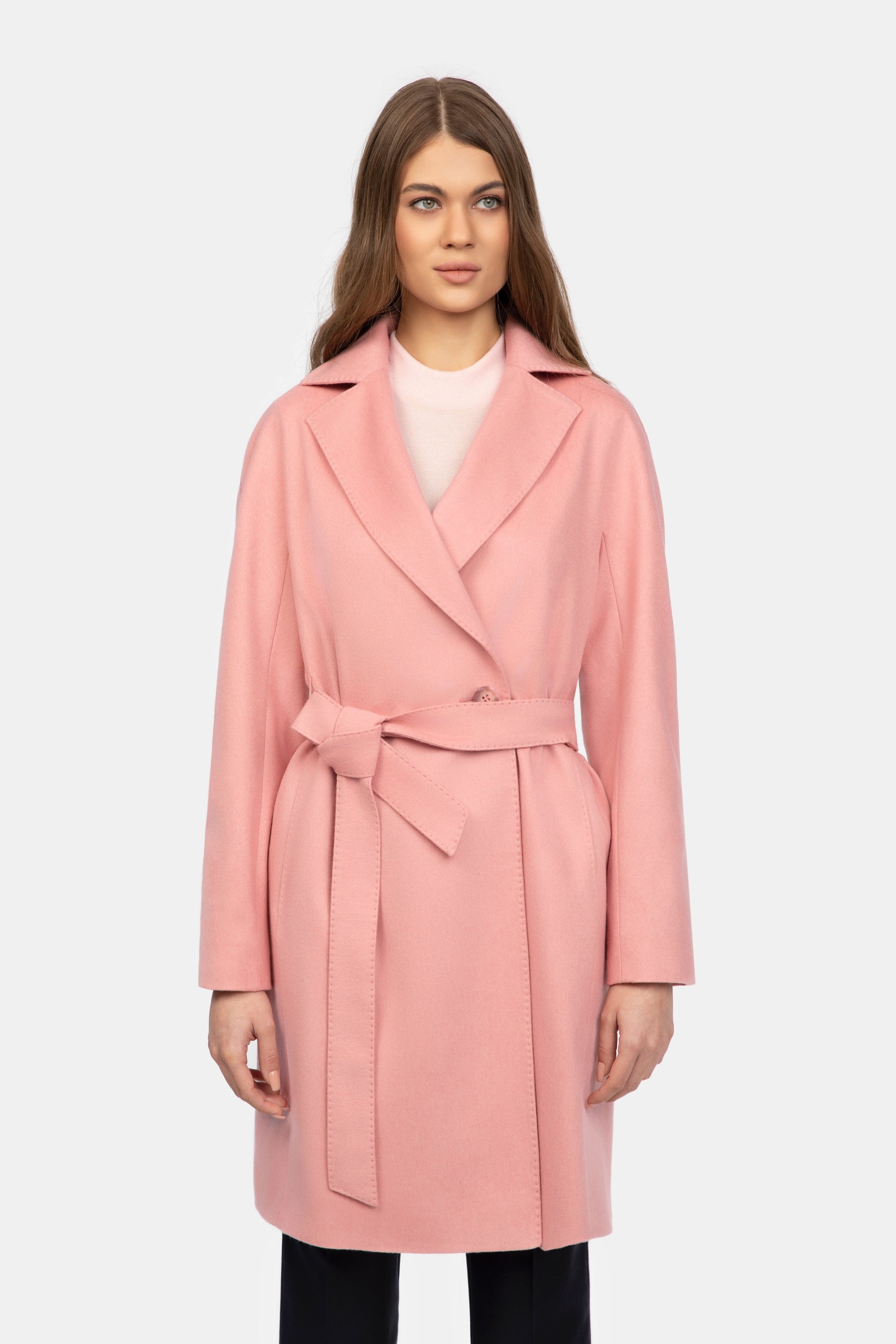 Pink Belted Overcoat Florentinodelure din lână, roz, cu cordon și guler larg.